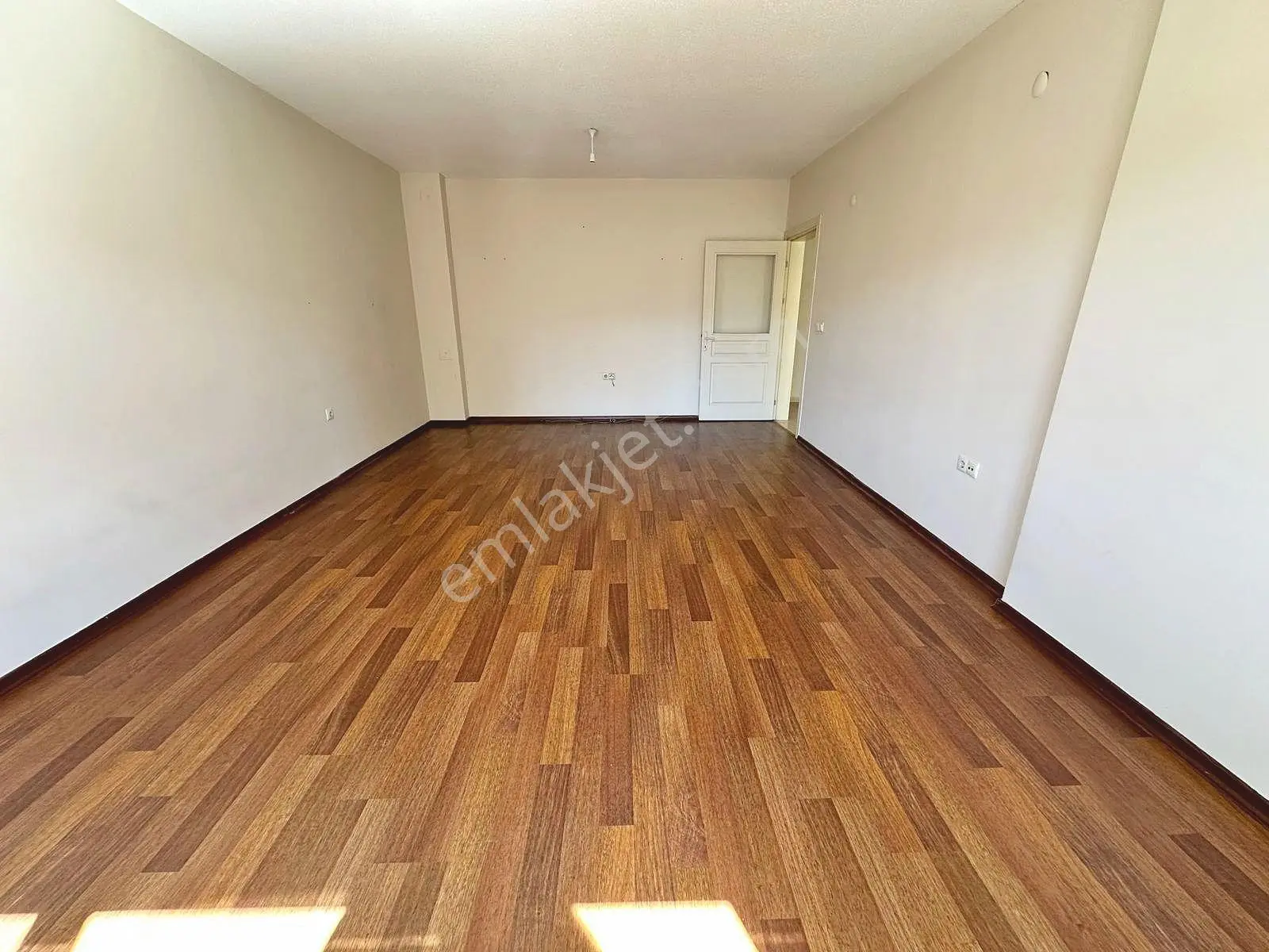 Altınevler'de Site İçi Yüksek Katta Önü Açık 3+1 Kiralık Daire - Görsel 3