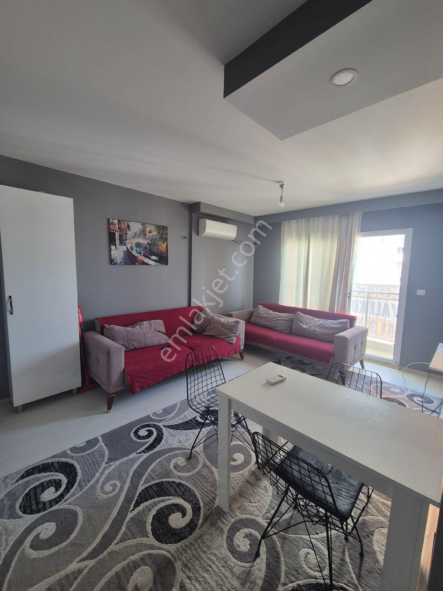 Cadde Üzeri 1+1 Full Eşyalı Balkonlu Geniş Oturumlu Kiralık Daire