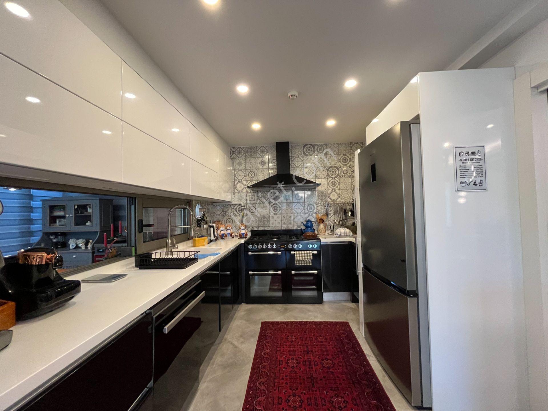 Güzelbahçe'de Köşe Konumlu, Teraslı Ve Kış Bahçeli Özel Villa - Görsel 9
