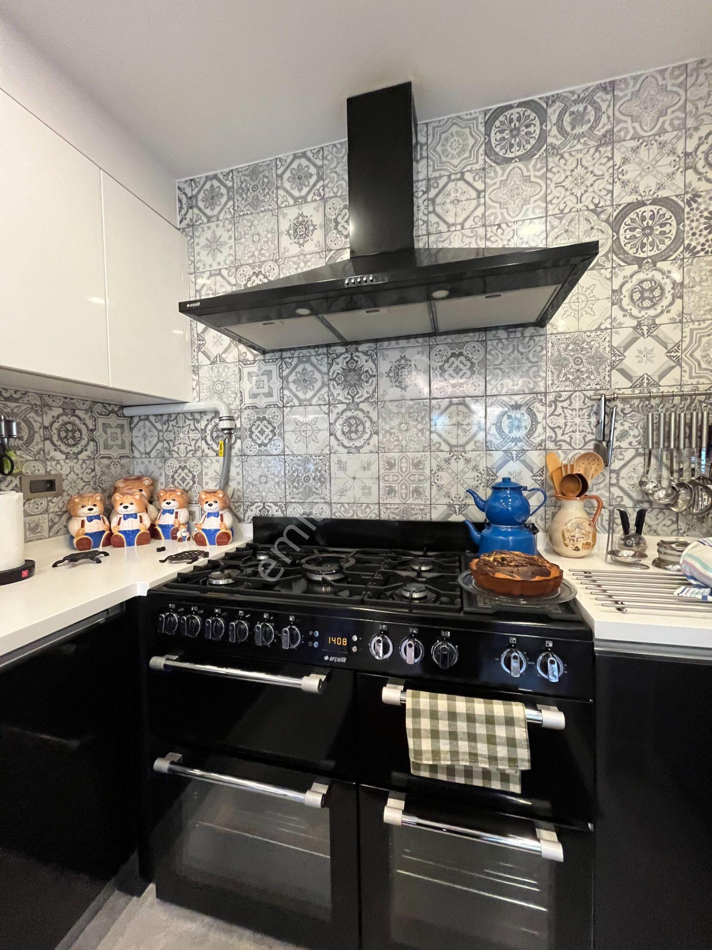 Güzelbahçe'de Köşe Konumlu, Teraslı Ve Kış Bahçeli Özel Villa - Görsel 8