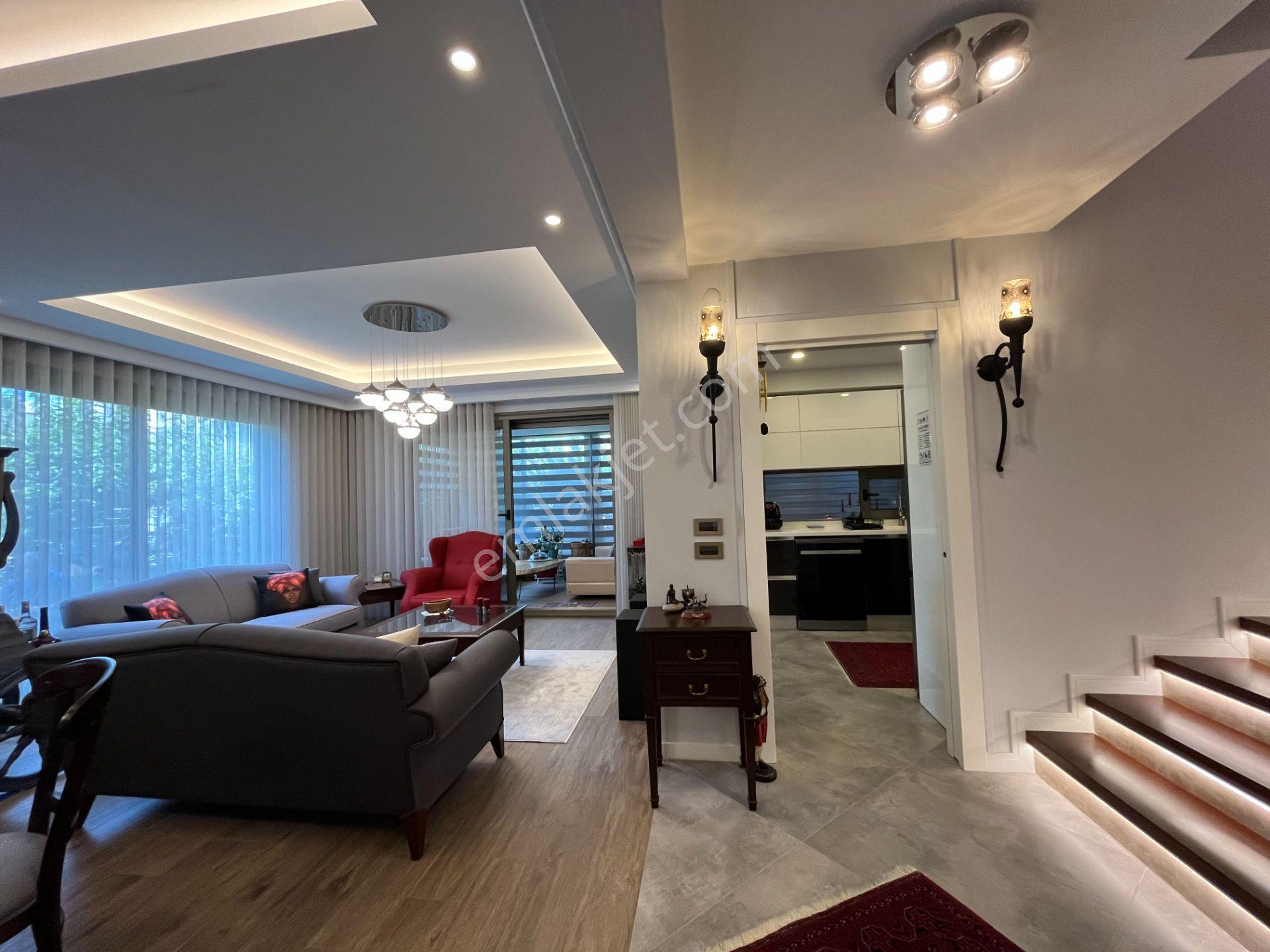 Güzelbahçe'de Köşe Konumlu, Teraslı Ve Kış Bahçeli Özel Villa - Görsel 10