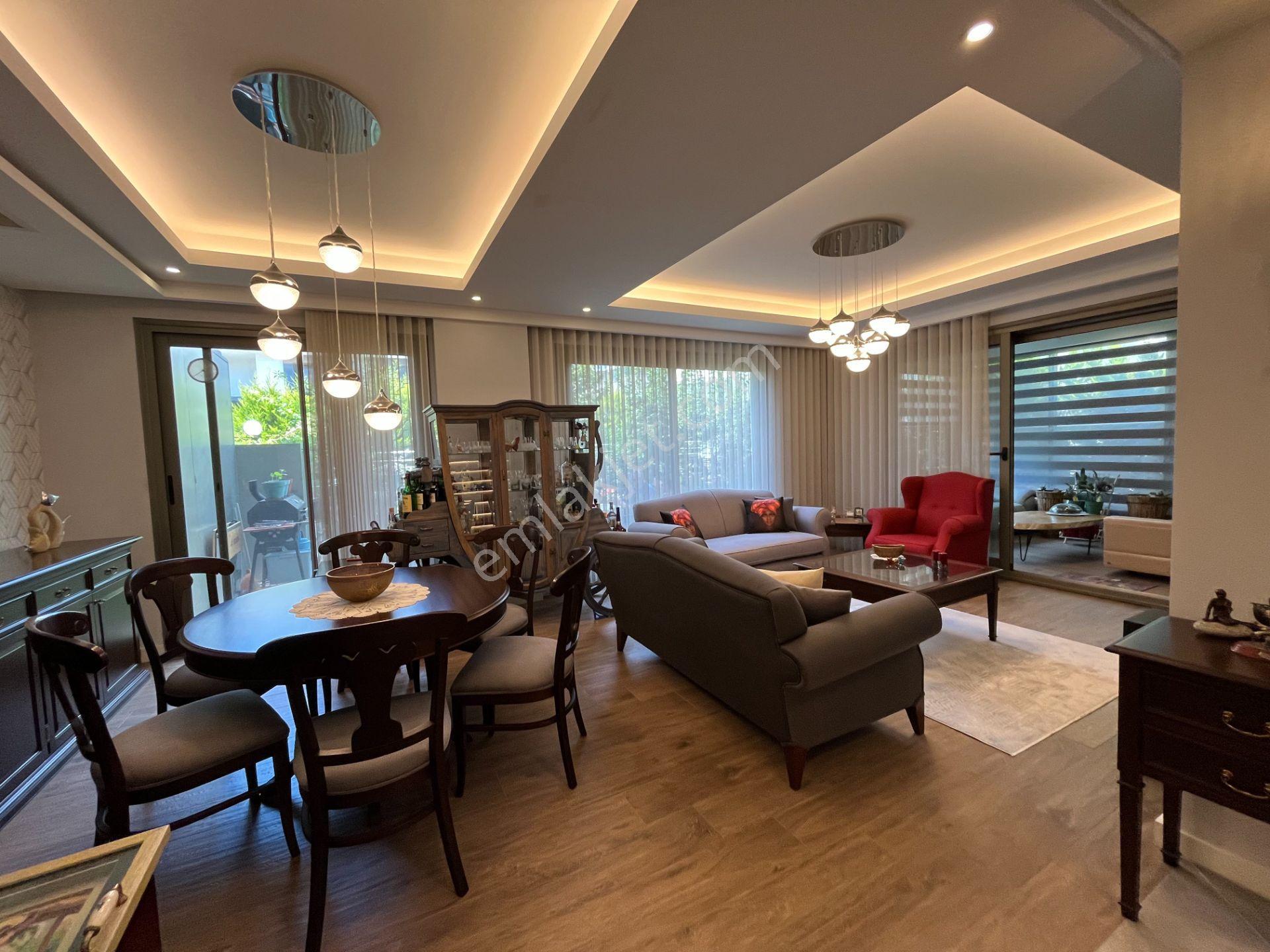 Güzelbahçe'de Köşe Konumlu, Teraslı Ve Kış Bahçeli Özel Villa - Görsel 30