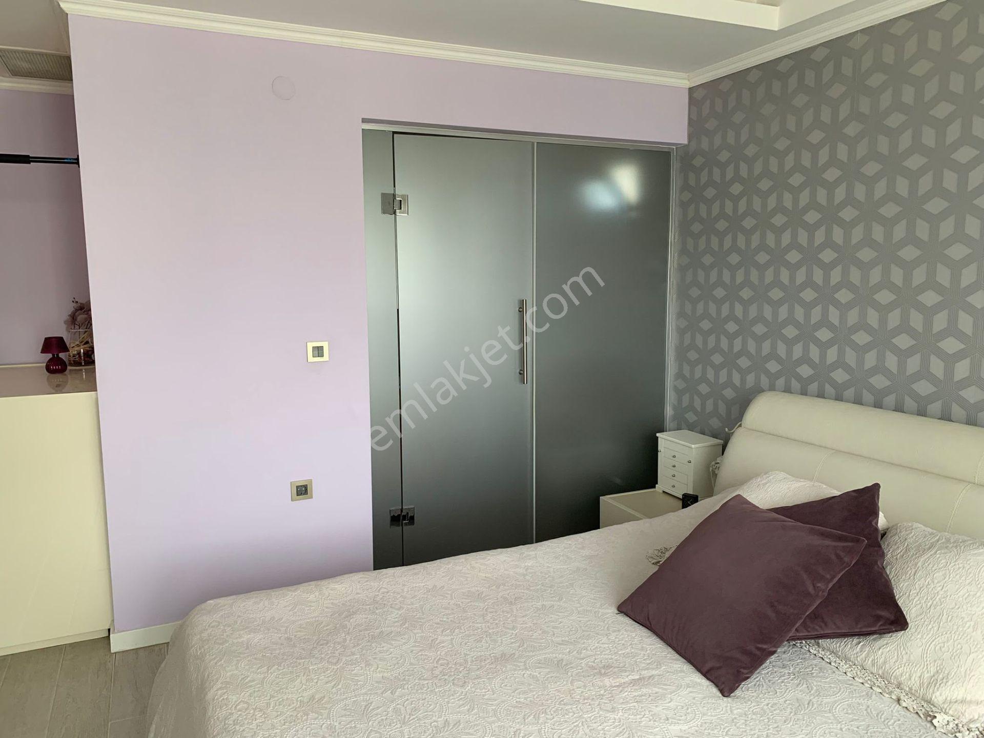 Güzelbahçe'de Köşe Konumlu, Teraslı Ve Kış Bahçeli Özel Villa - Görsel 23