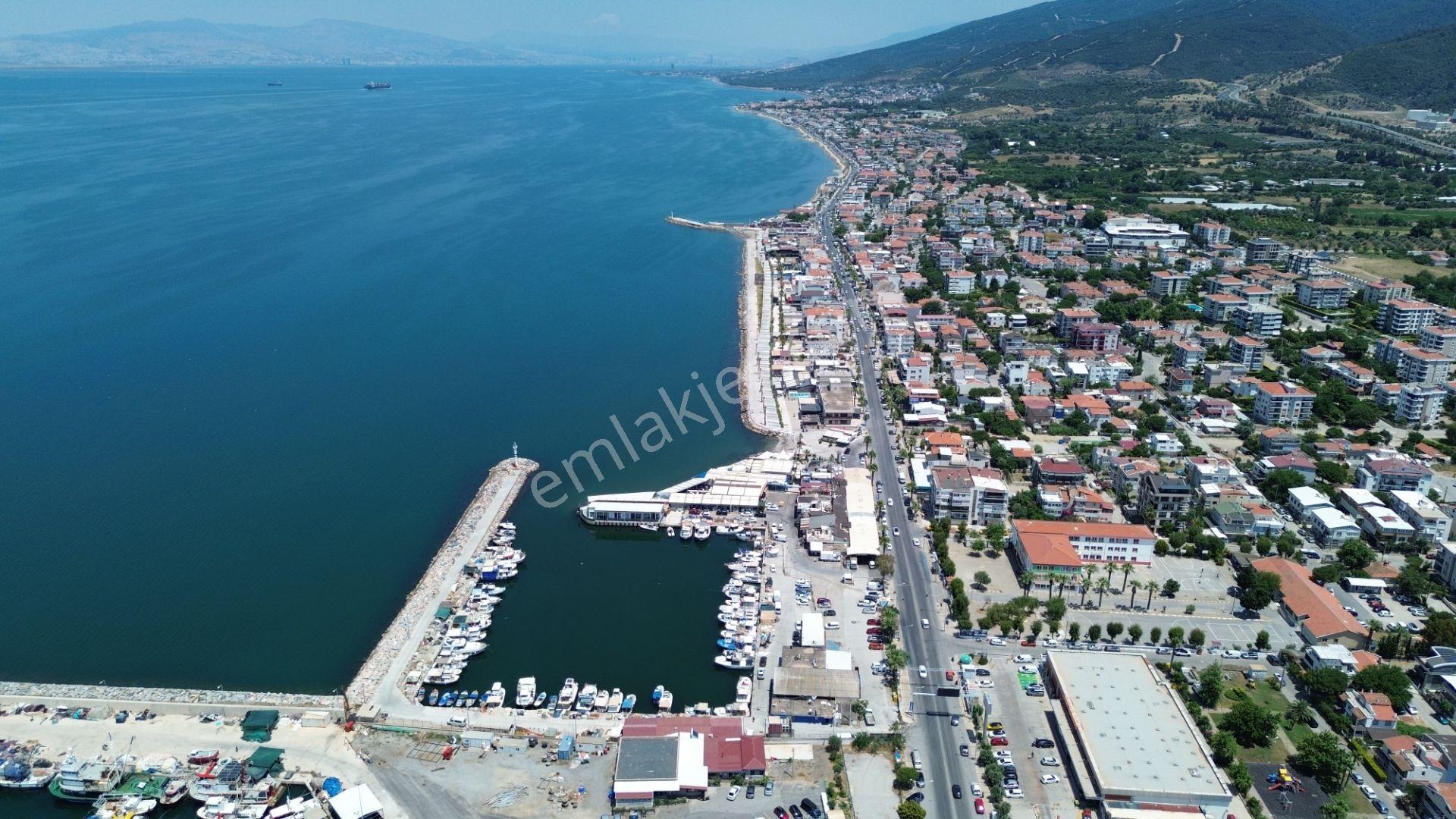 Güzelbahçe'de Köşe Konumlu, Teraslı Ve Kış Bahçeli Özel Villa - Görsel 34