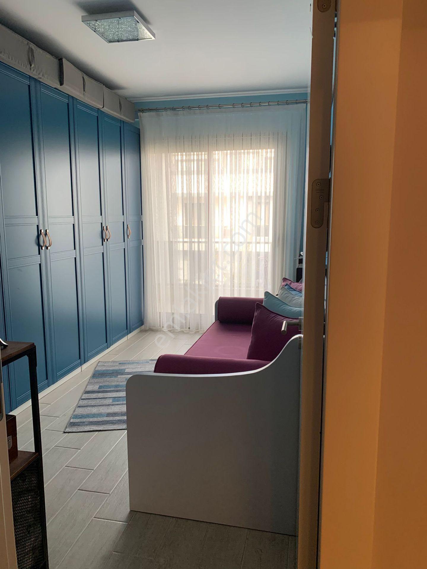 Güzelbahçe'de Köşe Konumlu, Teraslı Ve Kış Bahçeli Özel Villa - Görsel 19