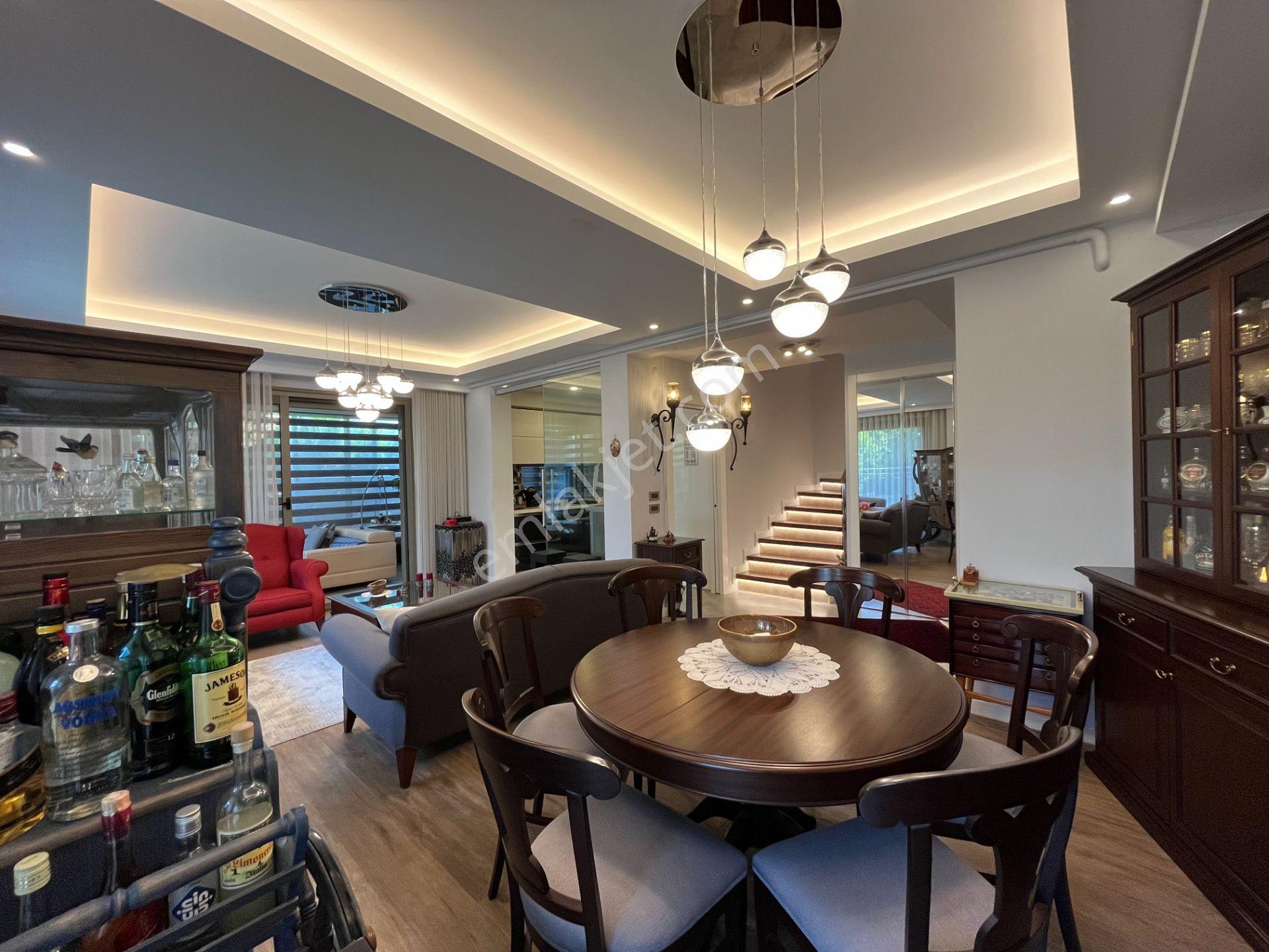 Güzelbahçe'de Köşe Konumlu, Teraslı Ve Kış Bahçeli Özel Villa - Görsel 5