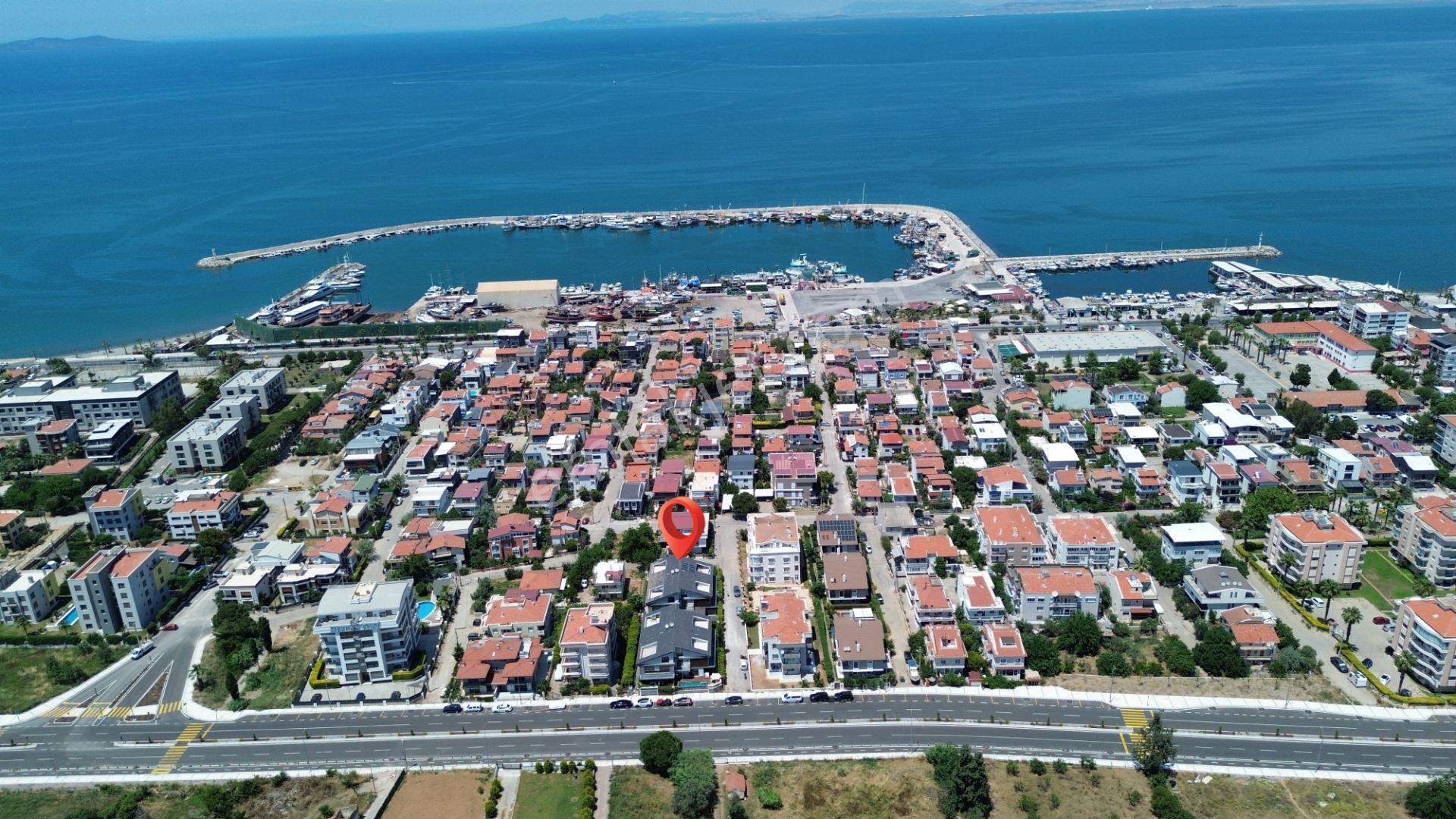 Güzelbahçe'de Köşe Konumlu, Teraslı Ve Kış Bahçeli Özel Villa - Görsel 2