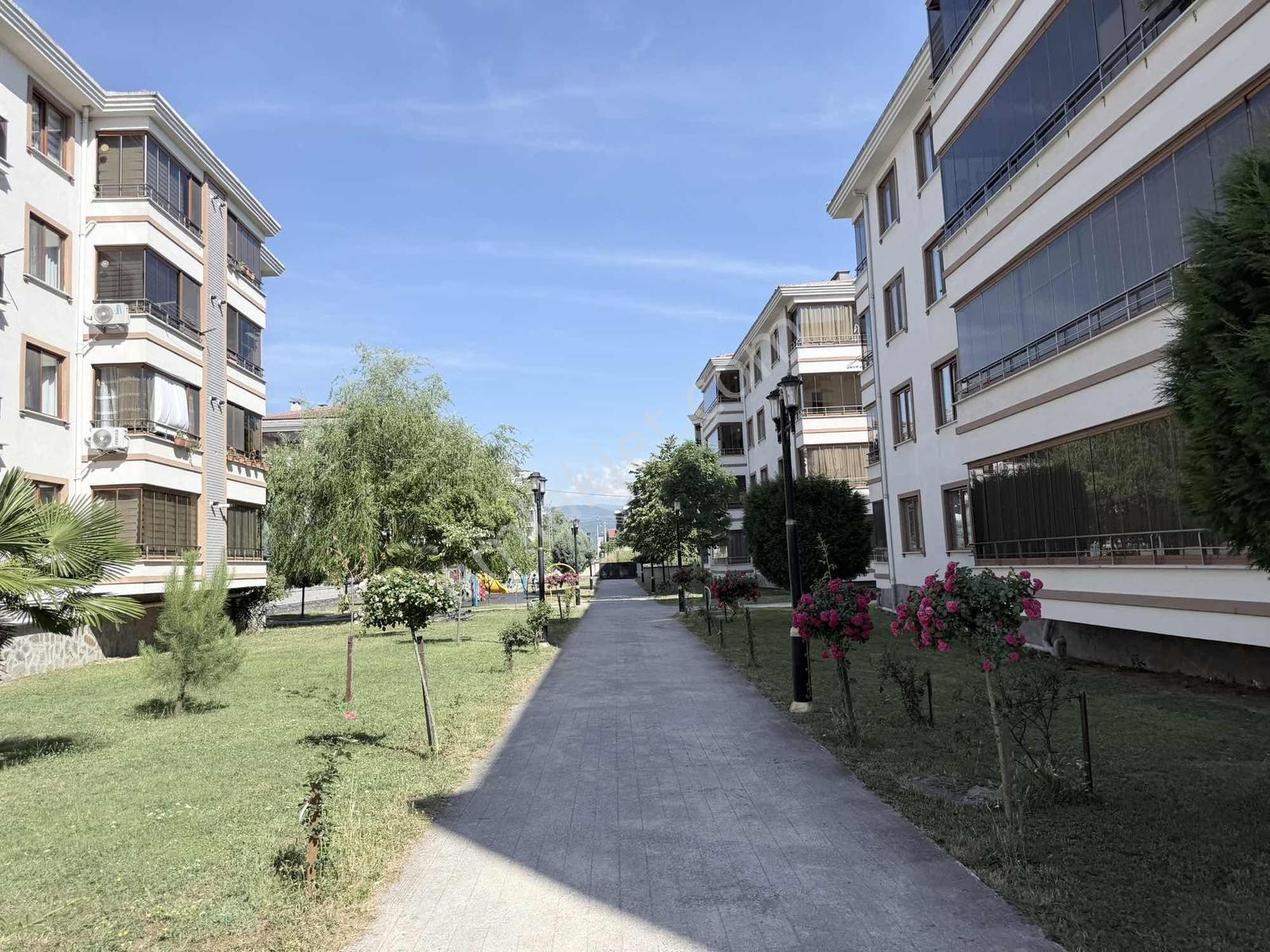 Dündar'dan Hanedan Sitesinde Kiralık Eşyalı 1+1 Daire - Görsel 21