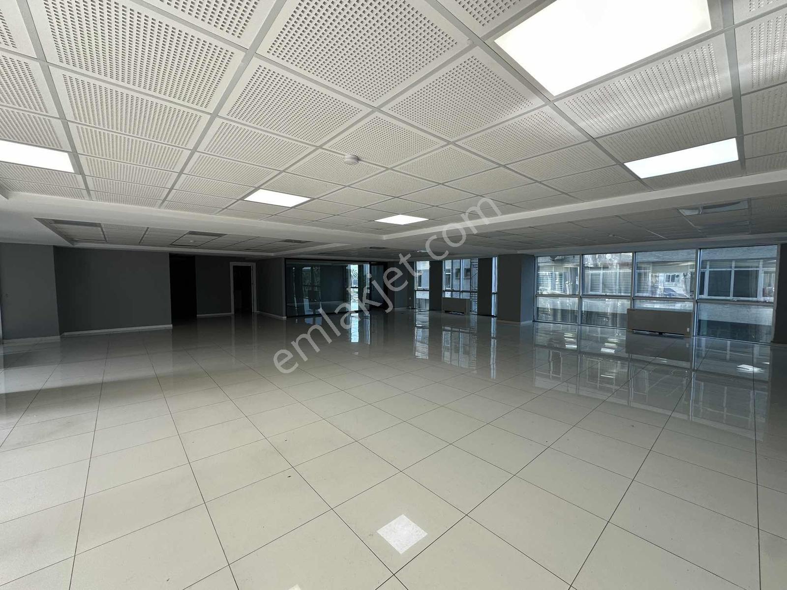 Deka Gayrimenkul'den İlkadım Şehrin Kalbinde Kiralık 300 M² Ofis - Görsel 4