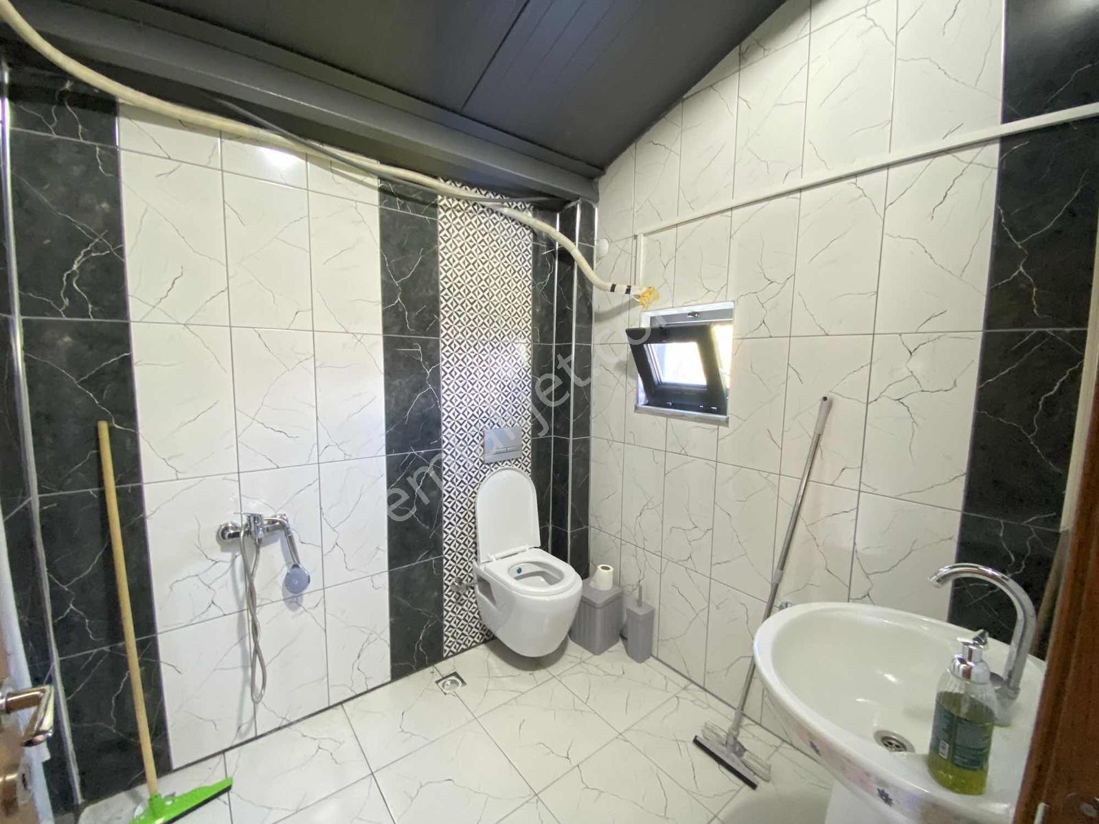 Remax Dem'den Yeni Galericiler Sitesinde Satılık Dükkan - Görsel 9