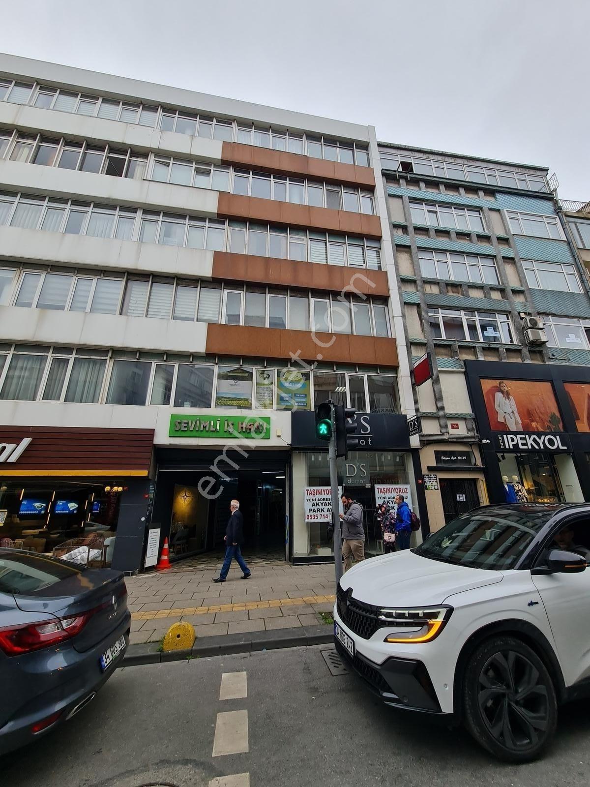 Kadıköy Altıyol'da Sevimli İş Hanın'da 20 M2 Dükkan - Görsel 3