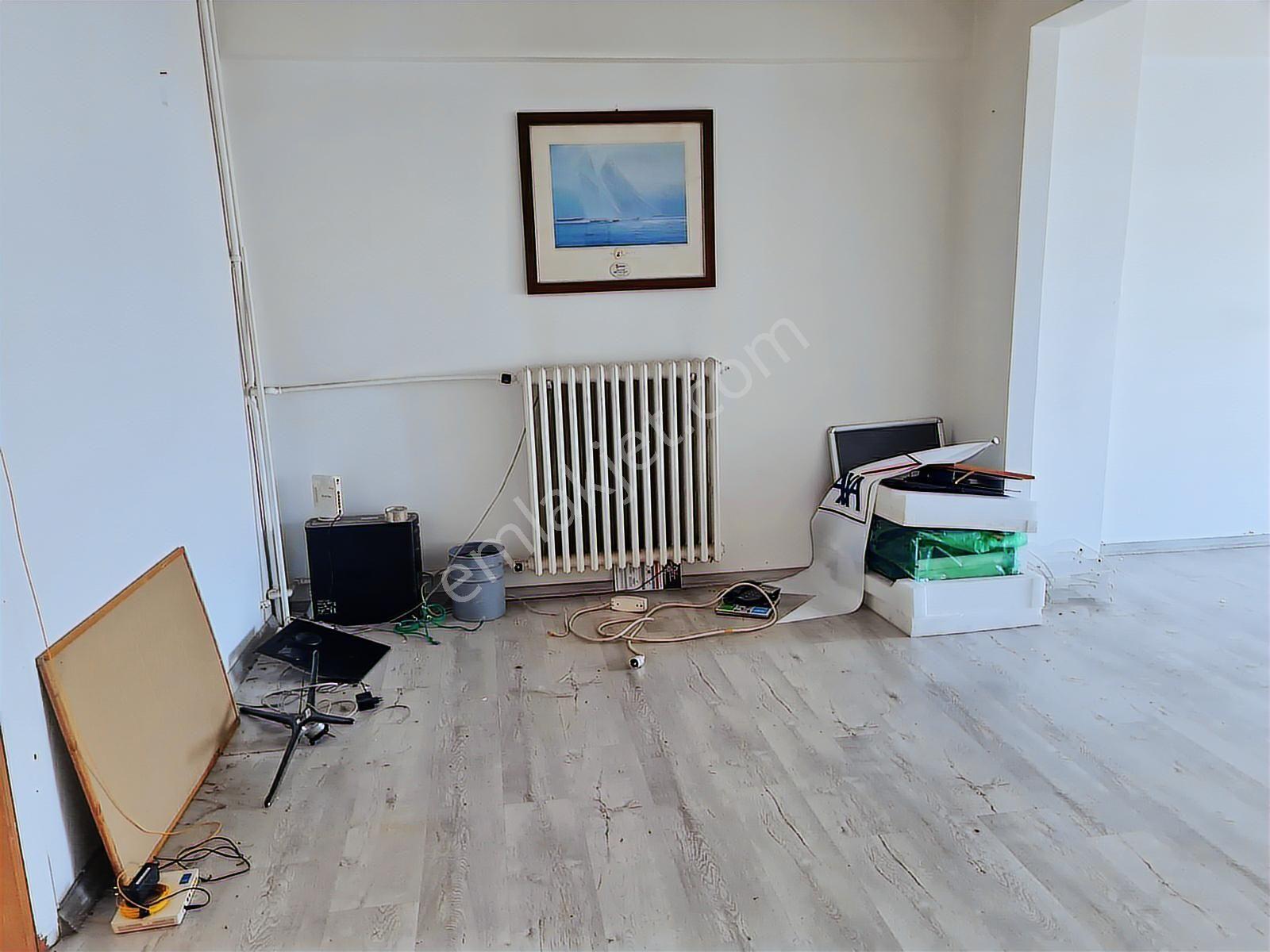 Kadıköy Altıyolda Ana Caddede İş Hanında Kiralık Ofis - Görsel 11