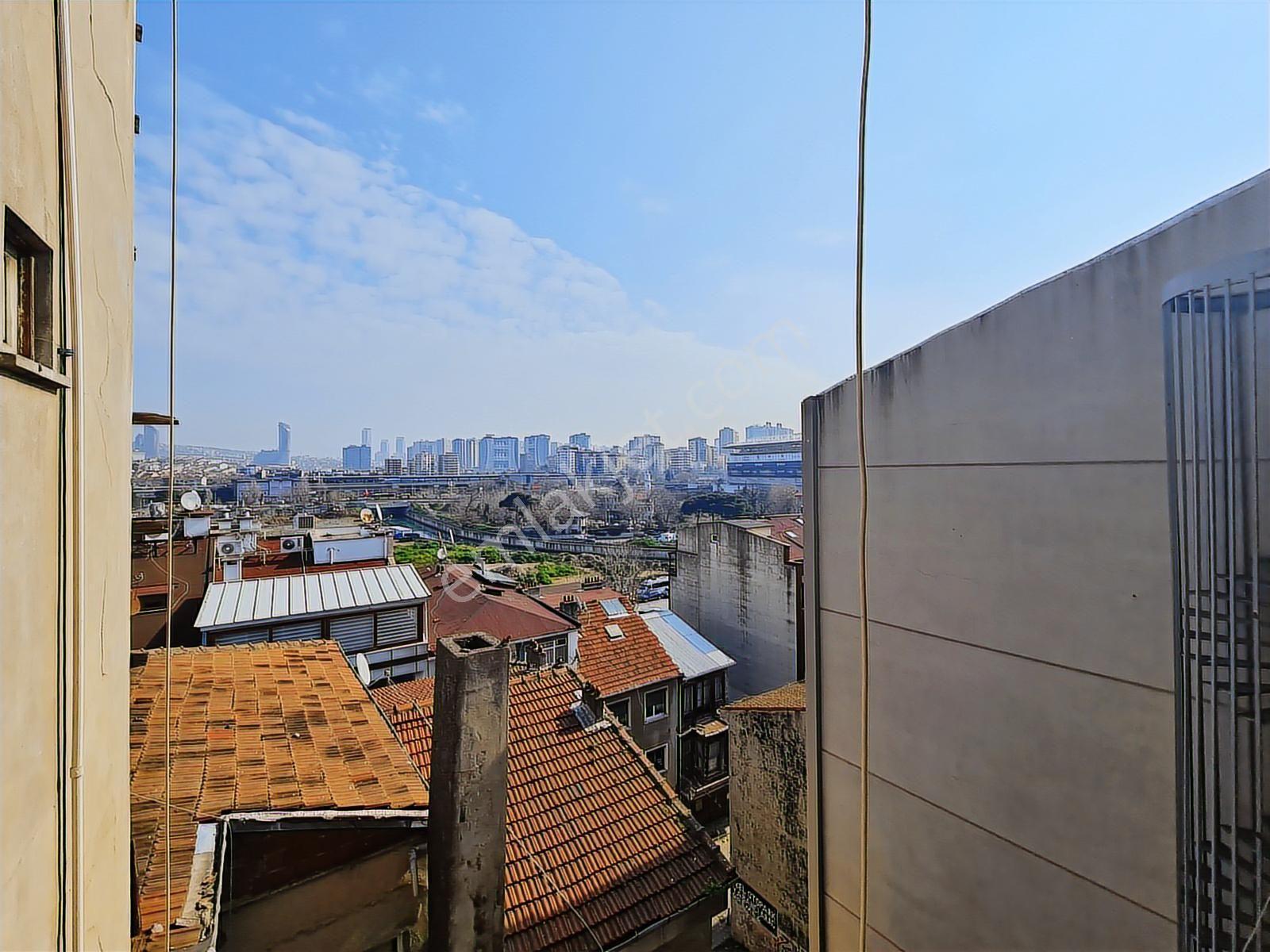 Kadıköy Altıyolda Ana Caddede İş Hanında Kiralık Ofis - Görsel 9