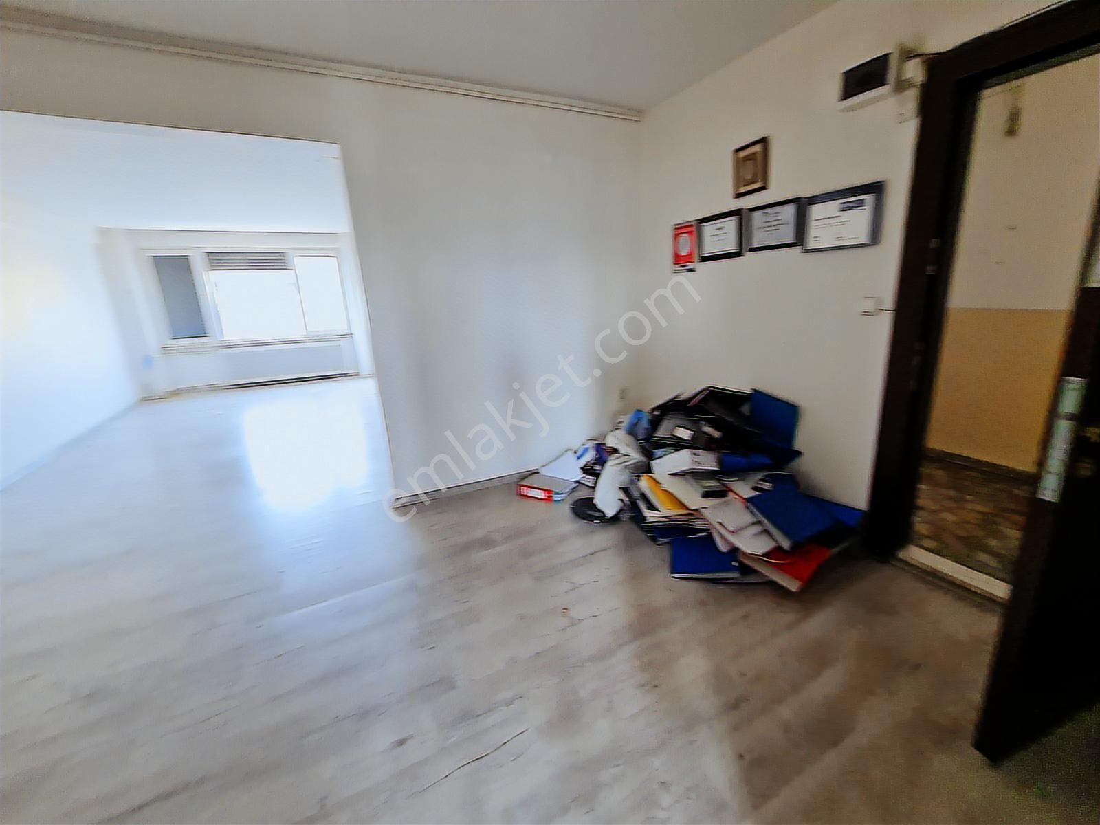 Kadıköy Altıyolda Ana Caddede İş Hanında Kiralık Ofis - Görsel 17