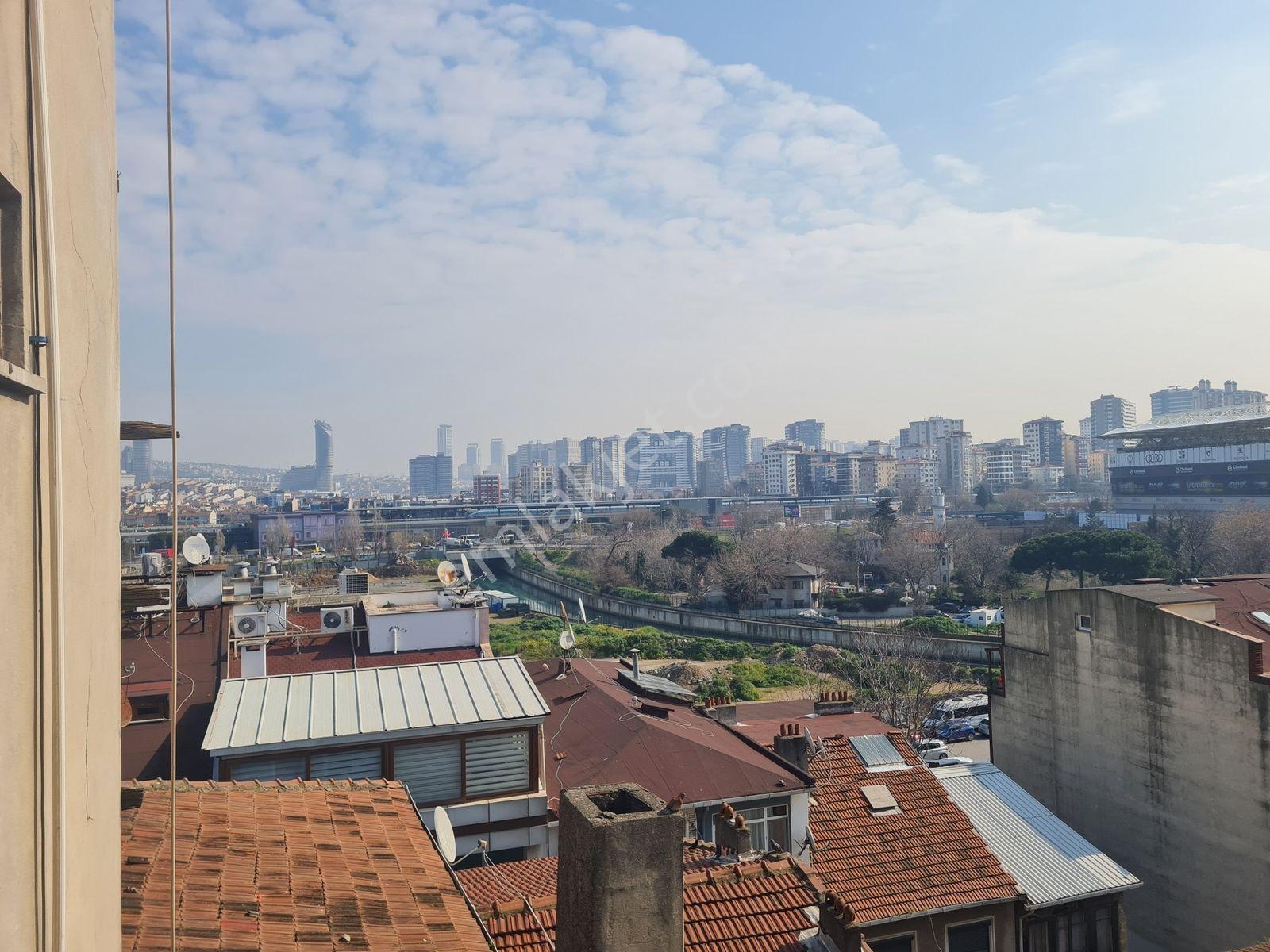 Kadıköy Altıyolda Ana Caddede İş Hanında Kiralık Ofis - Görsel 16