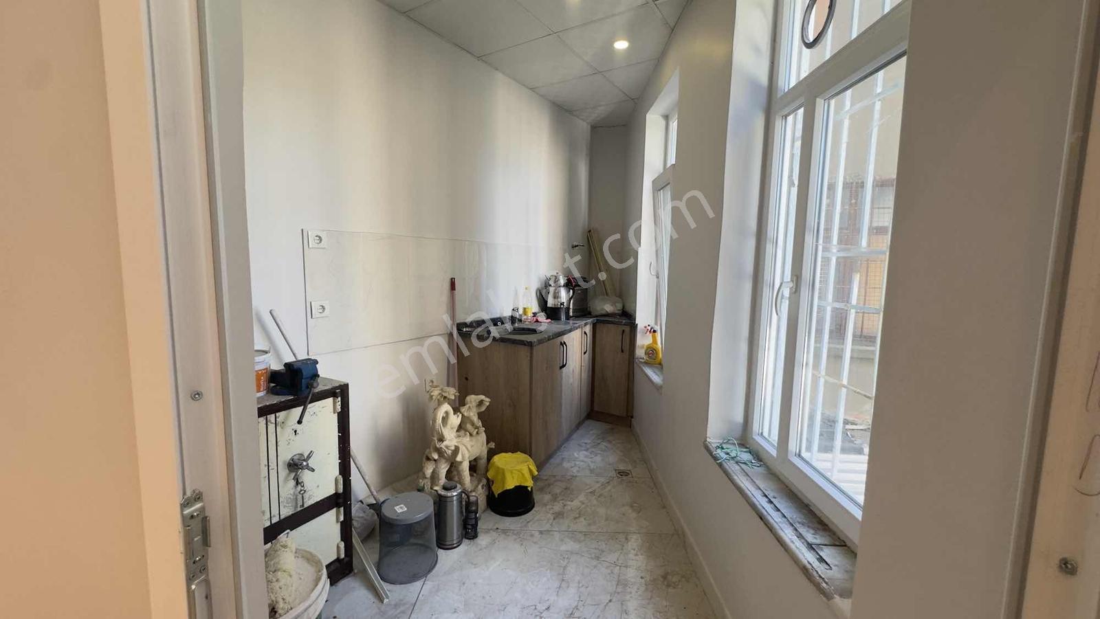 Başokur'dan Kapalı Çarşı Yanı Full Yapılı Kiralık 1+1 Ofis Katı - Görsel 13