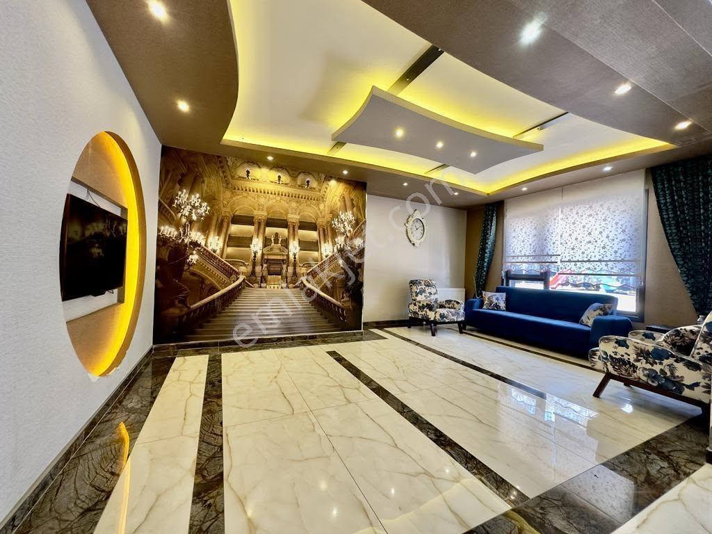 Beyoğlu'ndan Elit Sitede Geniş Balkonlu Hastane Yakını Lüx Daire - Görsel 18