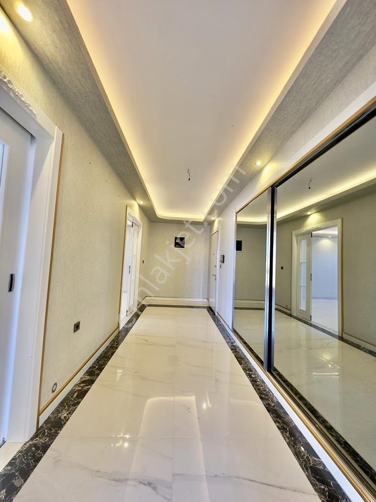 Beyoğlu'ndan Elit Sitede Geniş Balkonlu Hastane Yakını Lüx Daire - Görsel 6