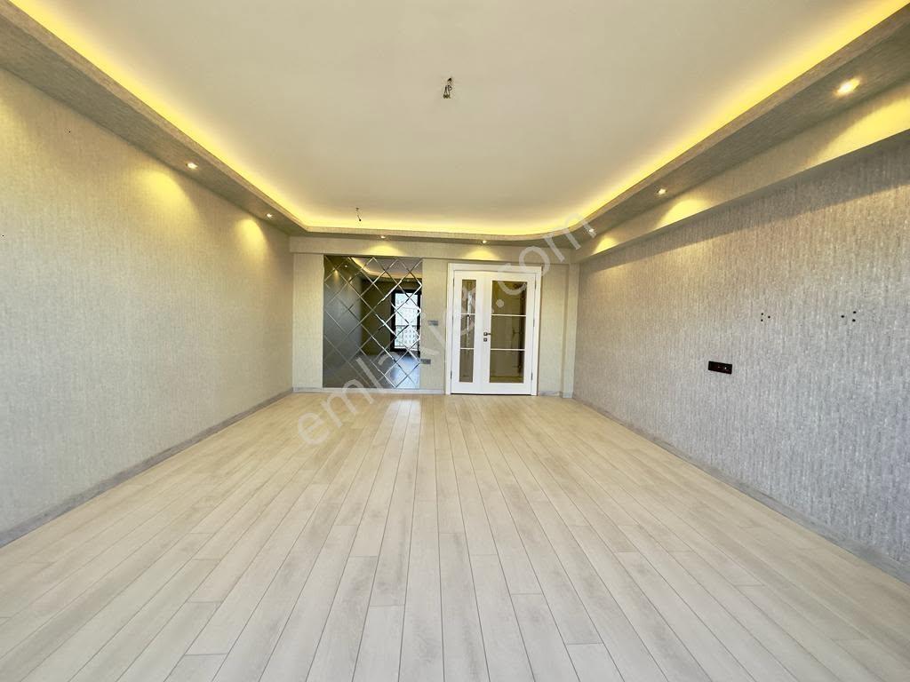 Beyoğlu'ndan Elit Sitede Geniş Balkonlu Hastane Yakını Lüx Daire - Görsel 13