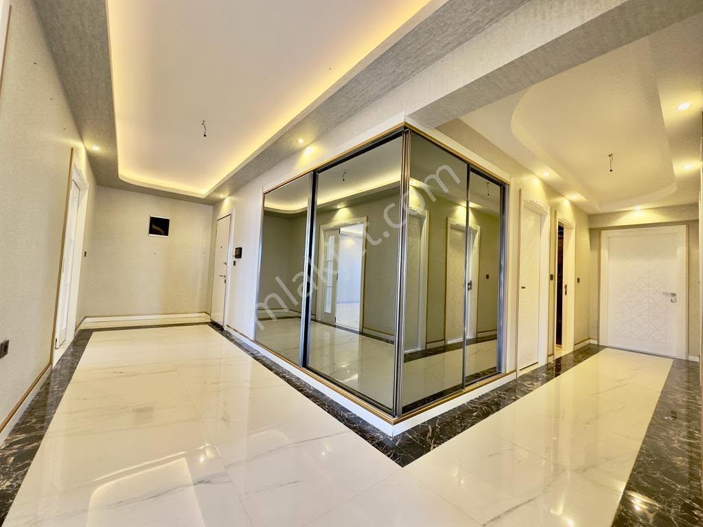 Beyoğlu'ndan Elit Sitede Geniş Balkonlu Hastane Yakını Lüx Daire - Görsel 5
