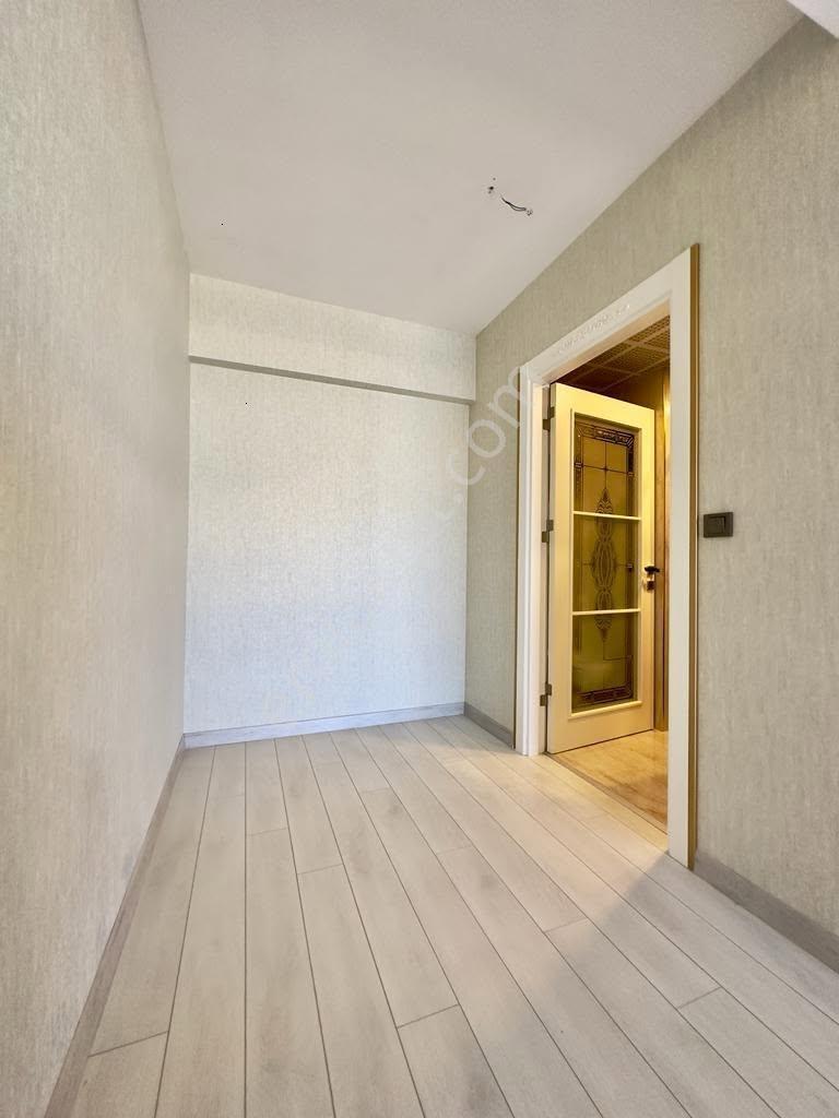 Beyoğlu'ndan Elit Sitede Geniş Balkonlu Hastane Yakını Lüx Daire - Görsel 9