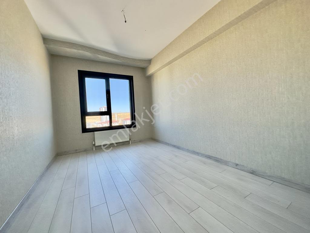 Beyoğlu'ndan Elit Sitede Geniş Balkonlu Hastane Yakını Lüx Daire - Görsel 4