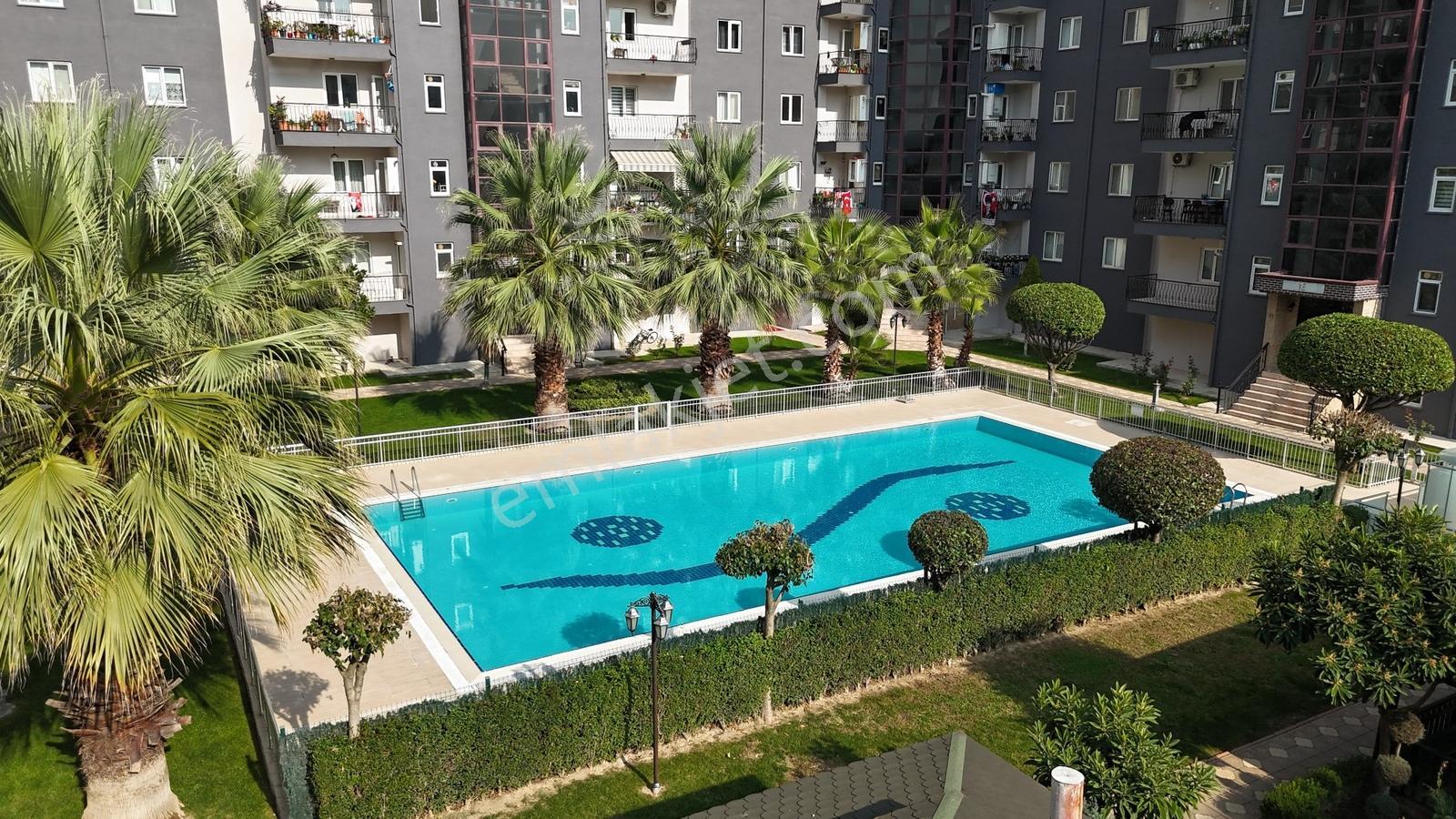 İdenova'dan Yüzüncüyıl Cenk Sitesi 3+1 Havuzlu Geniş Daire