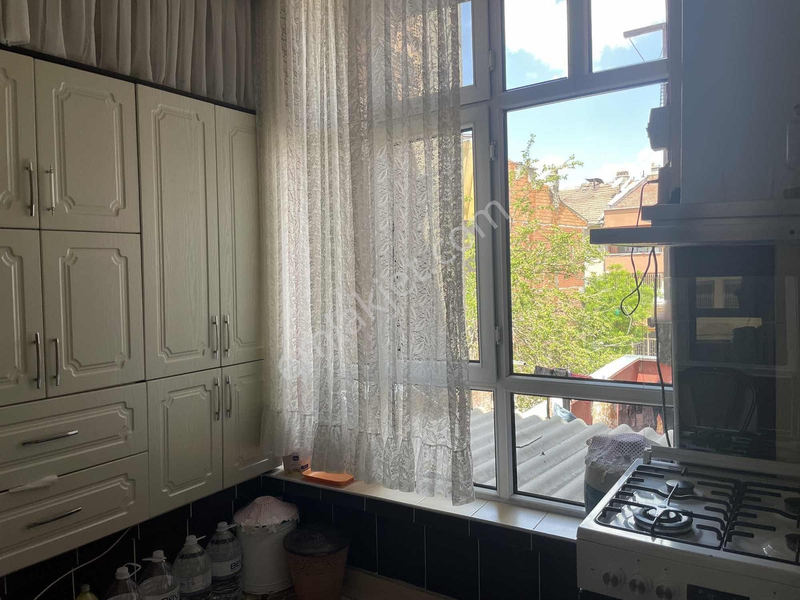 Sahibiata Mah. Merkezi Konumda Bakımlı Satılık Arakat Daire - Görsel 8