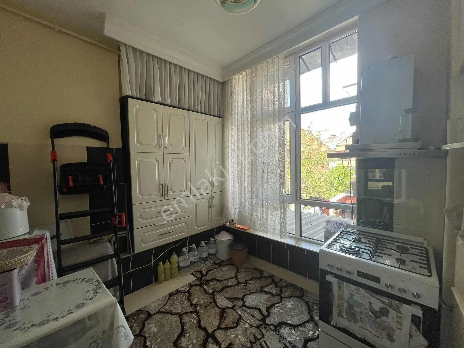 Sahibiata Mah. Merkezi Konumda Bakımlı Satılık Arakat Daire - Görsel 21