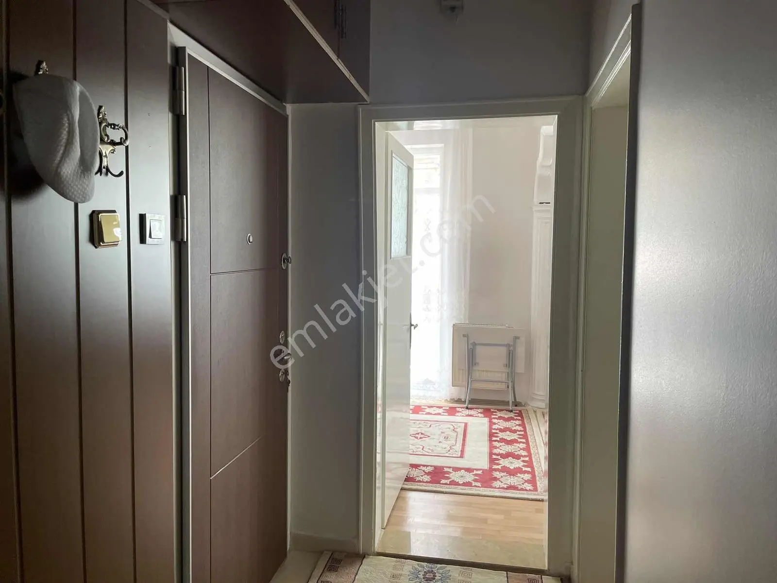 Sahibiata Mah. Merkezi Konumda Bakımlı Satılık Arakat Daire - Görsel 9