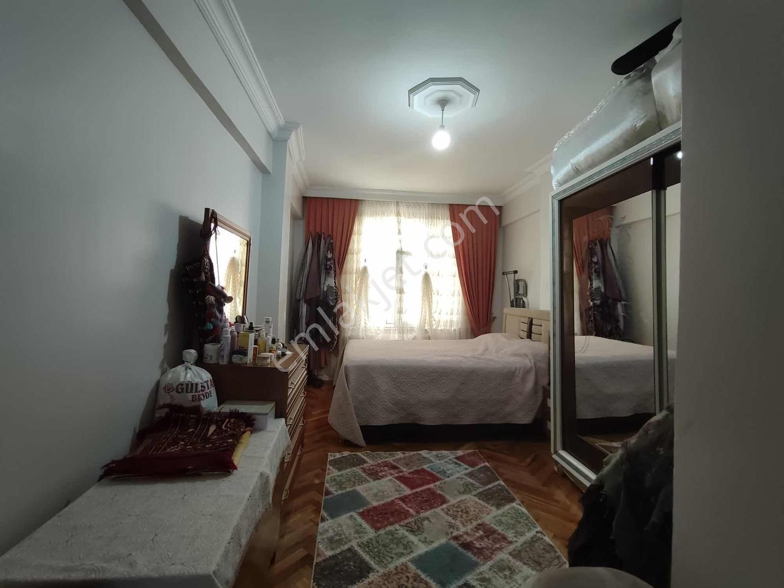 Bahçelievler Siyavuşpaşada 5.kat 2+1 70 M2 1999 Yapımı - Görsel 10