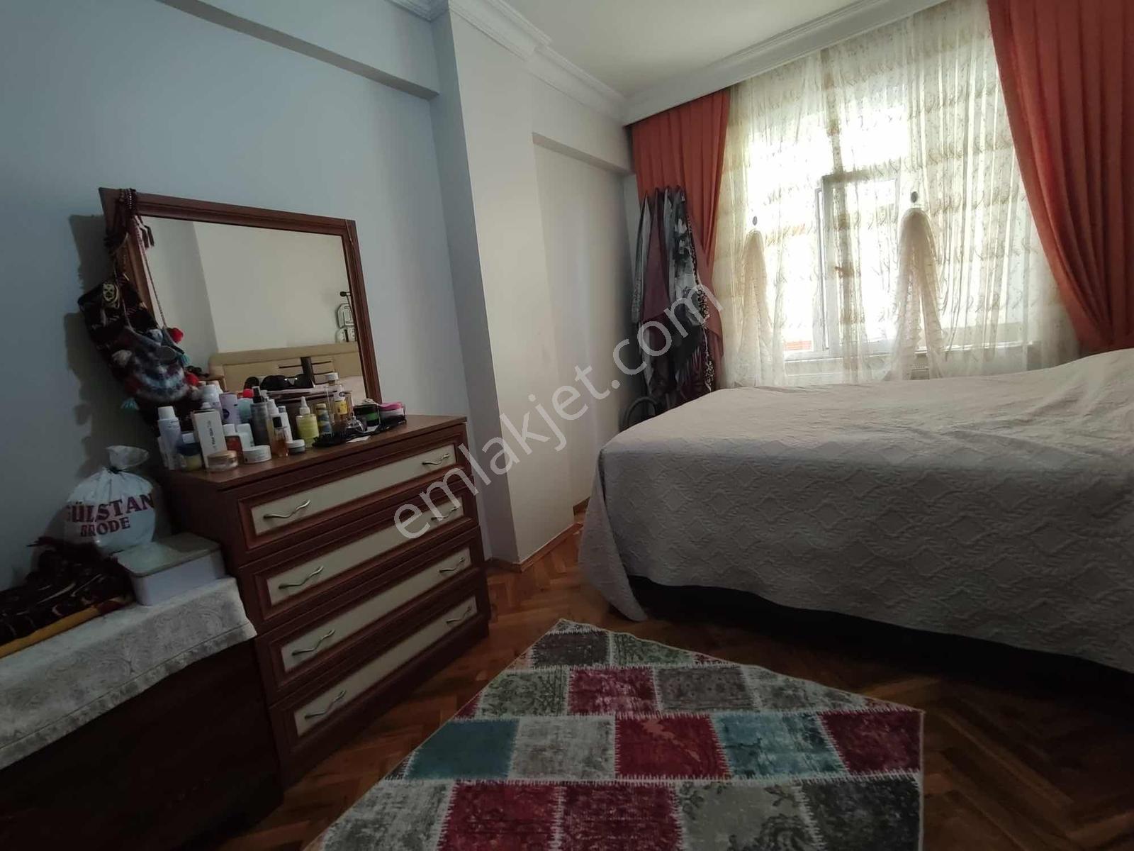 Bahçelievler Siyavuşpaşada 5.kat 2+1 70 M2 1999 Yapımı - Görsel 13