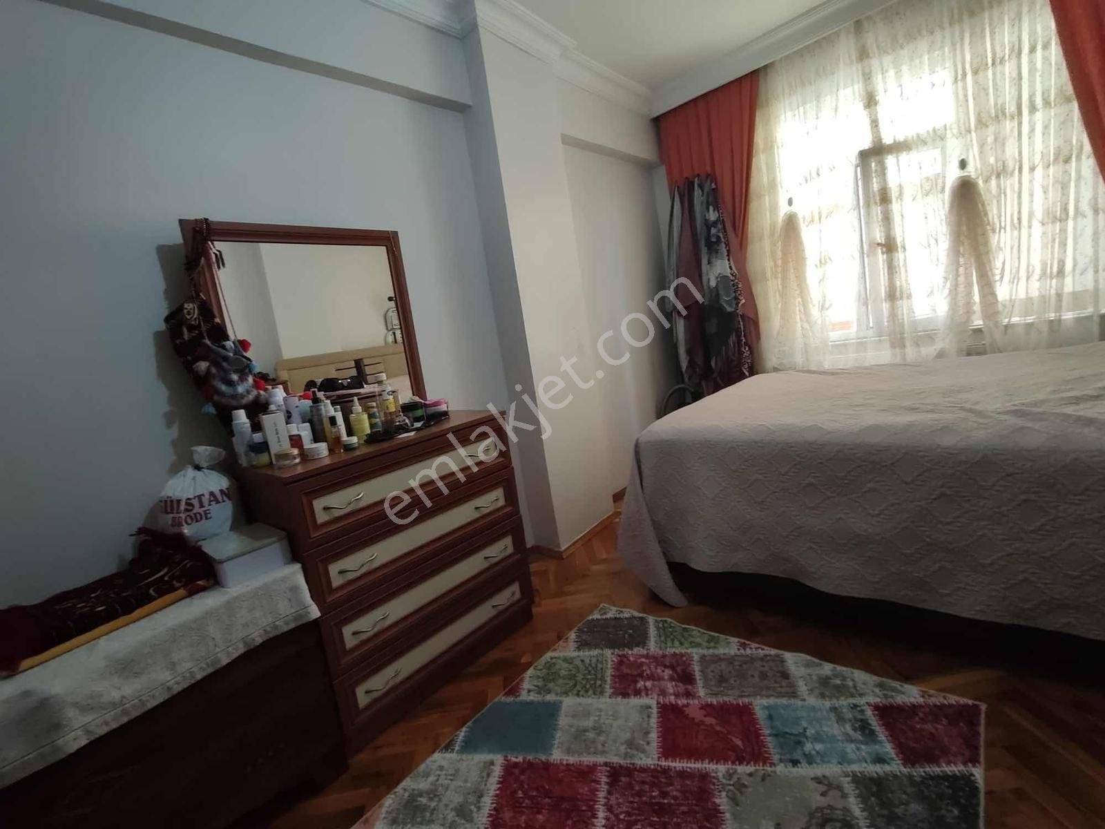 Bahçelievler Siyavuşpaşada 5.kat 2+1 70 M2 1999 Yapımı - Görsel 33