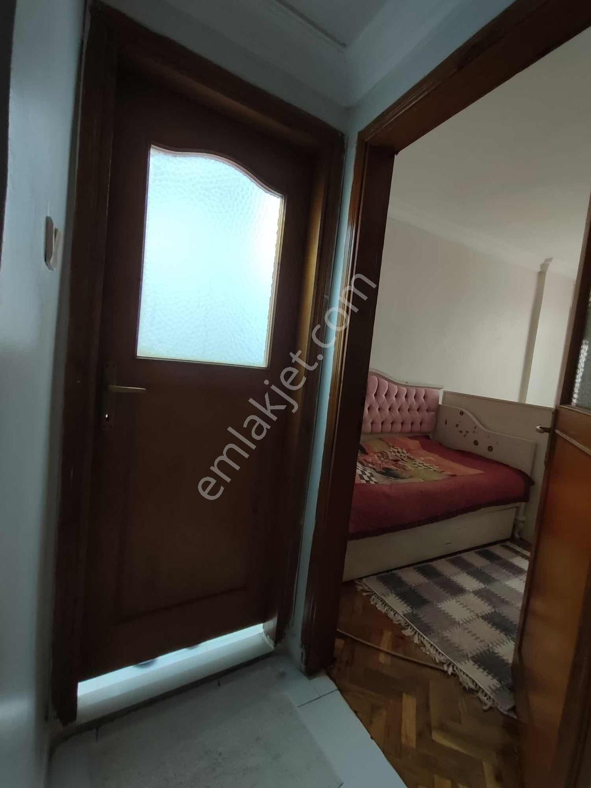 Bahçelievler Siyavuşpaşada 5.kat 2+1 70 M2 1999 Yapımı - Görsel 28