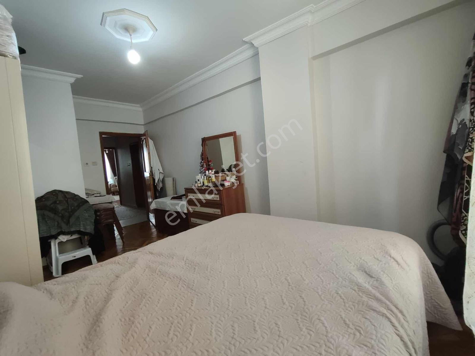 Bahçelievler Siyavuşpaşada 5.kat 2+1 70 M2 1999 Yapımı - Görsel 12
