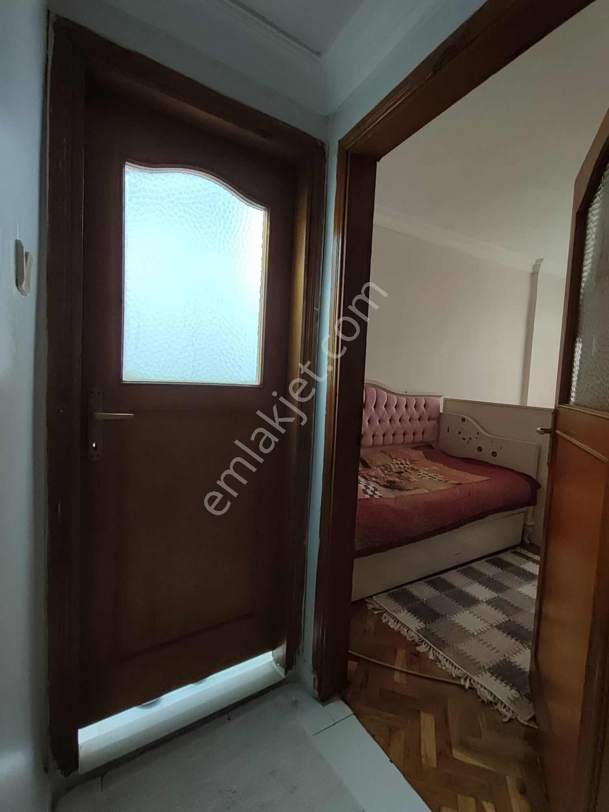 Bahçelievler Siyavuşpaşada 5.kat 2+1 70 M2 1999 Yapımı - Görsel 5