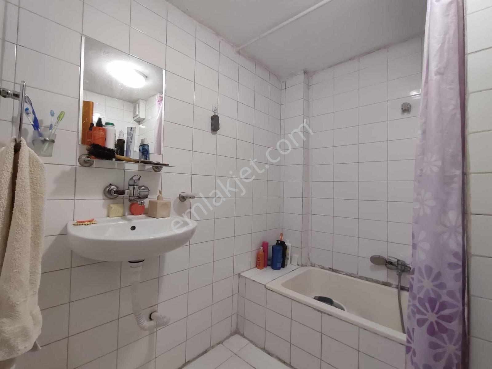 Bahçelievler Siyavuşpaşada 5.kat 2+1 70 M2 1999 Yapımı - Görsel 19