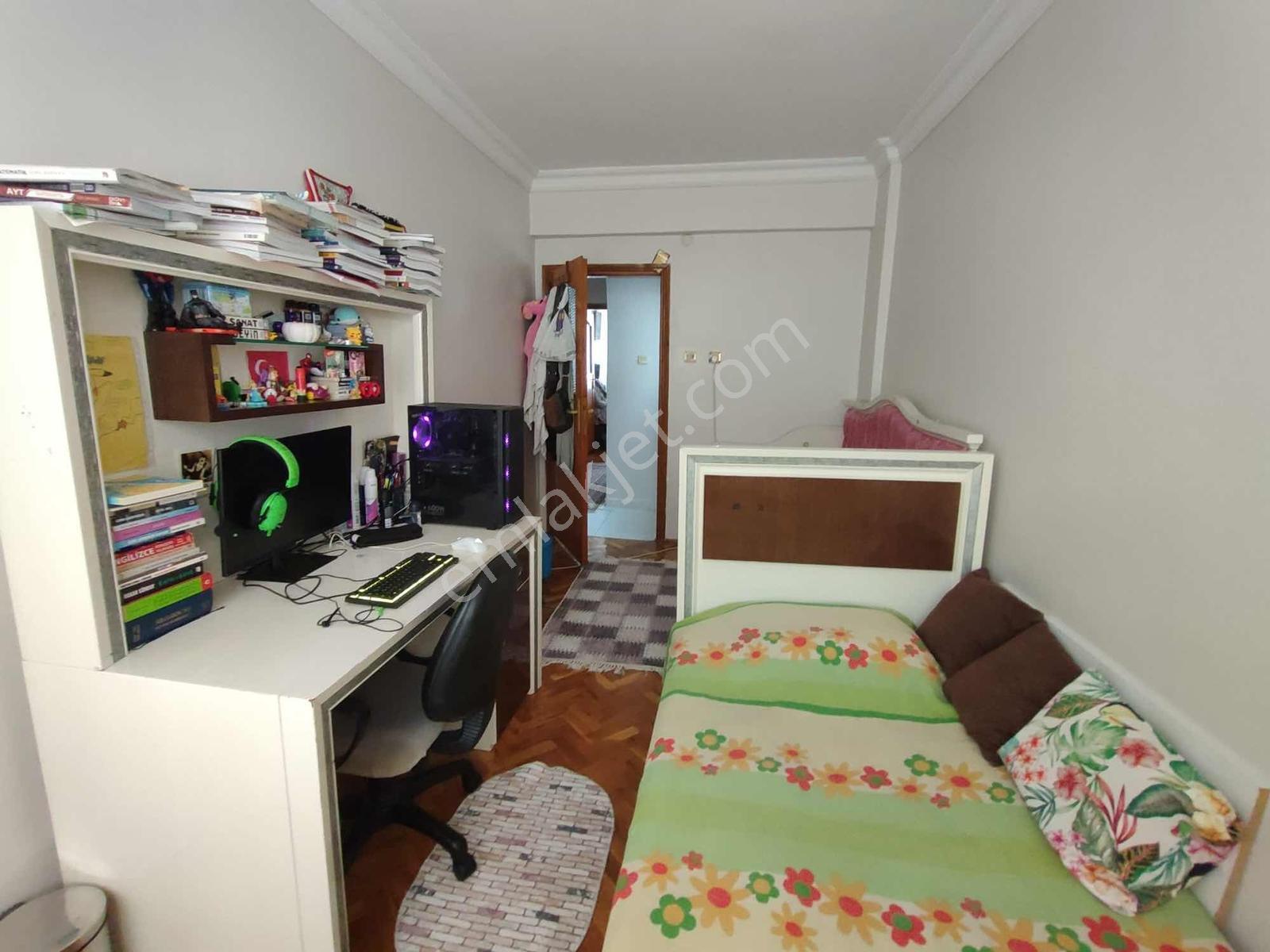 Bahçelievler Siyavuşpaşada 5.kat 2+1 70 M2 1999 Yapımı - Görsel 31