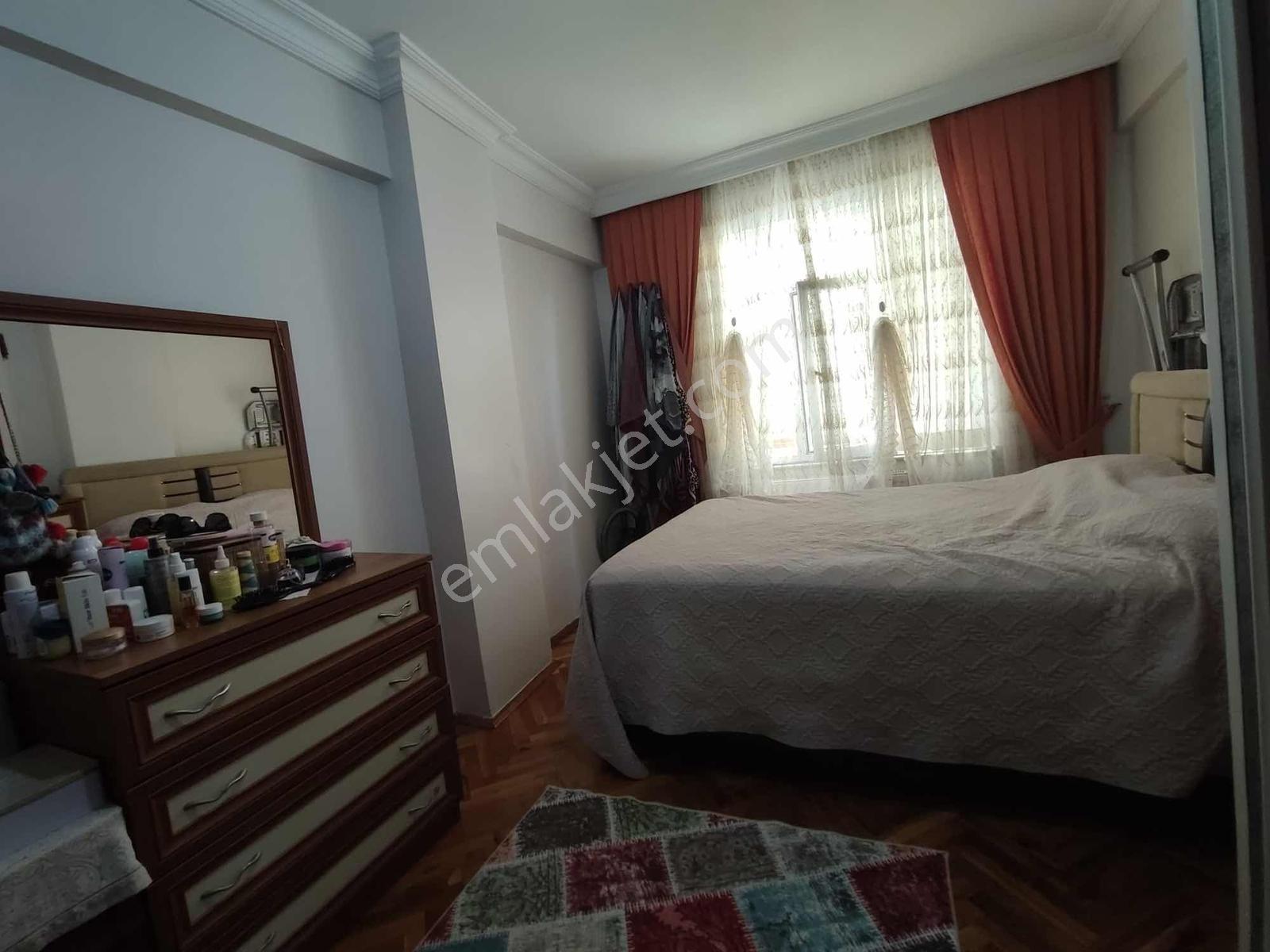 Bahçelievler Siyavuşpaşada 5.kat 2+1 70 M2 1999 Yapımı - Görsel 29