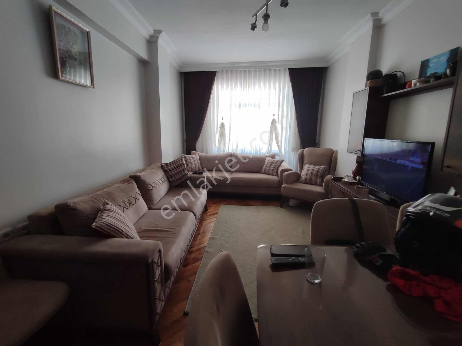 Bahçelievler Siyavuşpaşada 5.kat 2+1 70 M2 1999 Yapımı