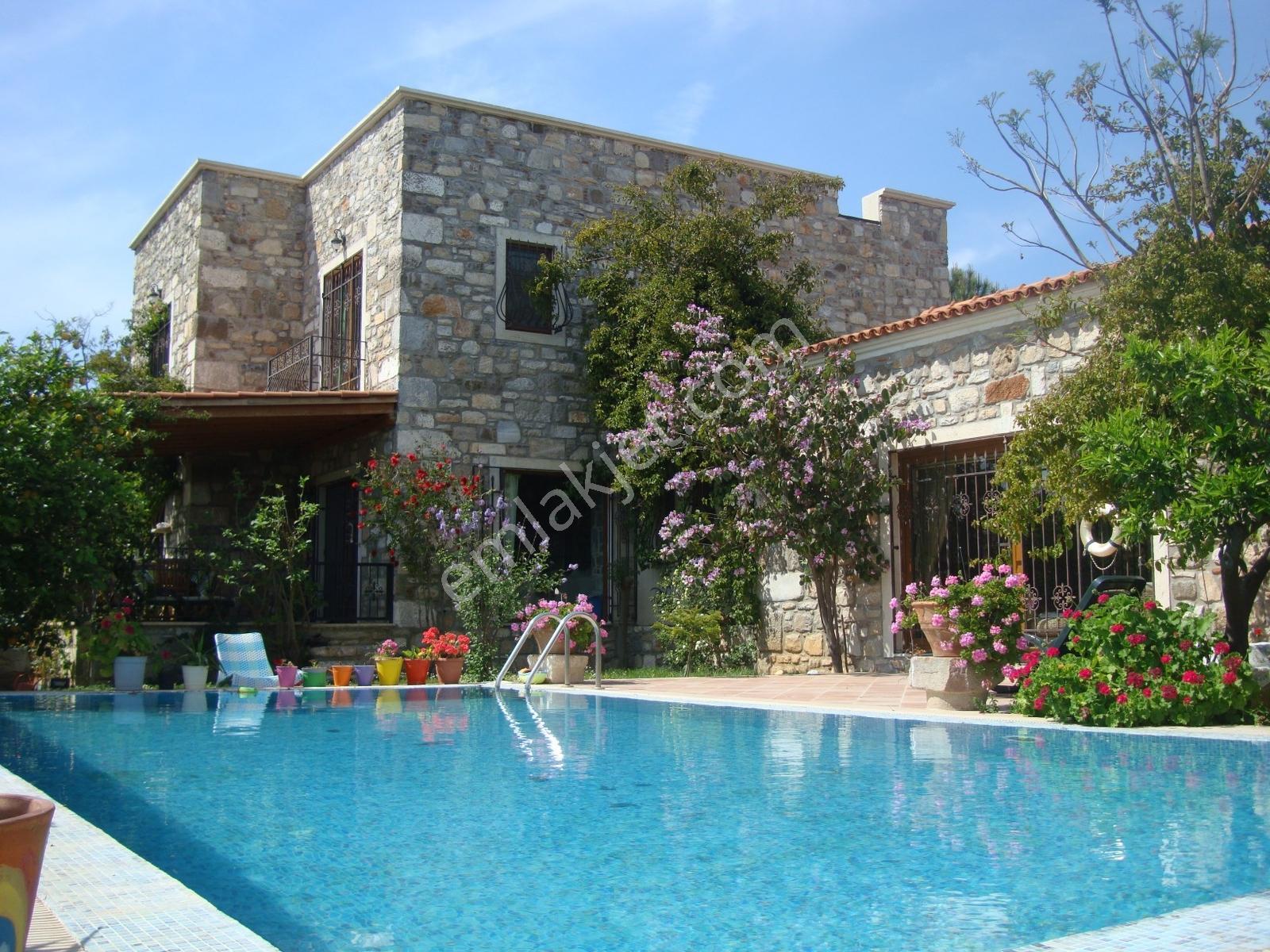Bodrum Bitezde 5 Odalı Müstakil Havuzlu Kiralık Villa