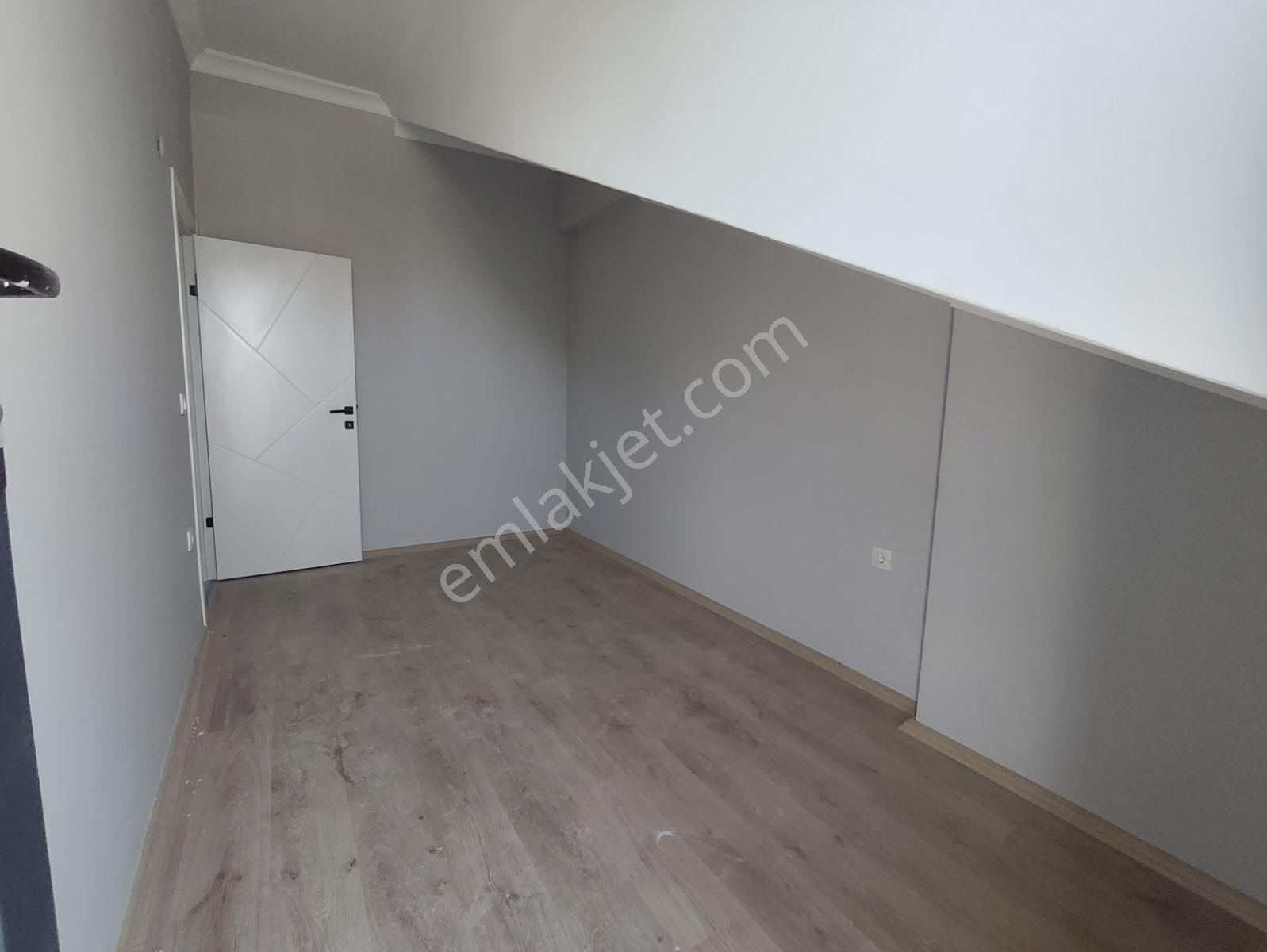 Kartepe Ertuğrulgazide Kiralık Ebeveyn Banyolu 2+1 Çatidublex - Görsel 15