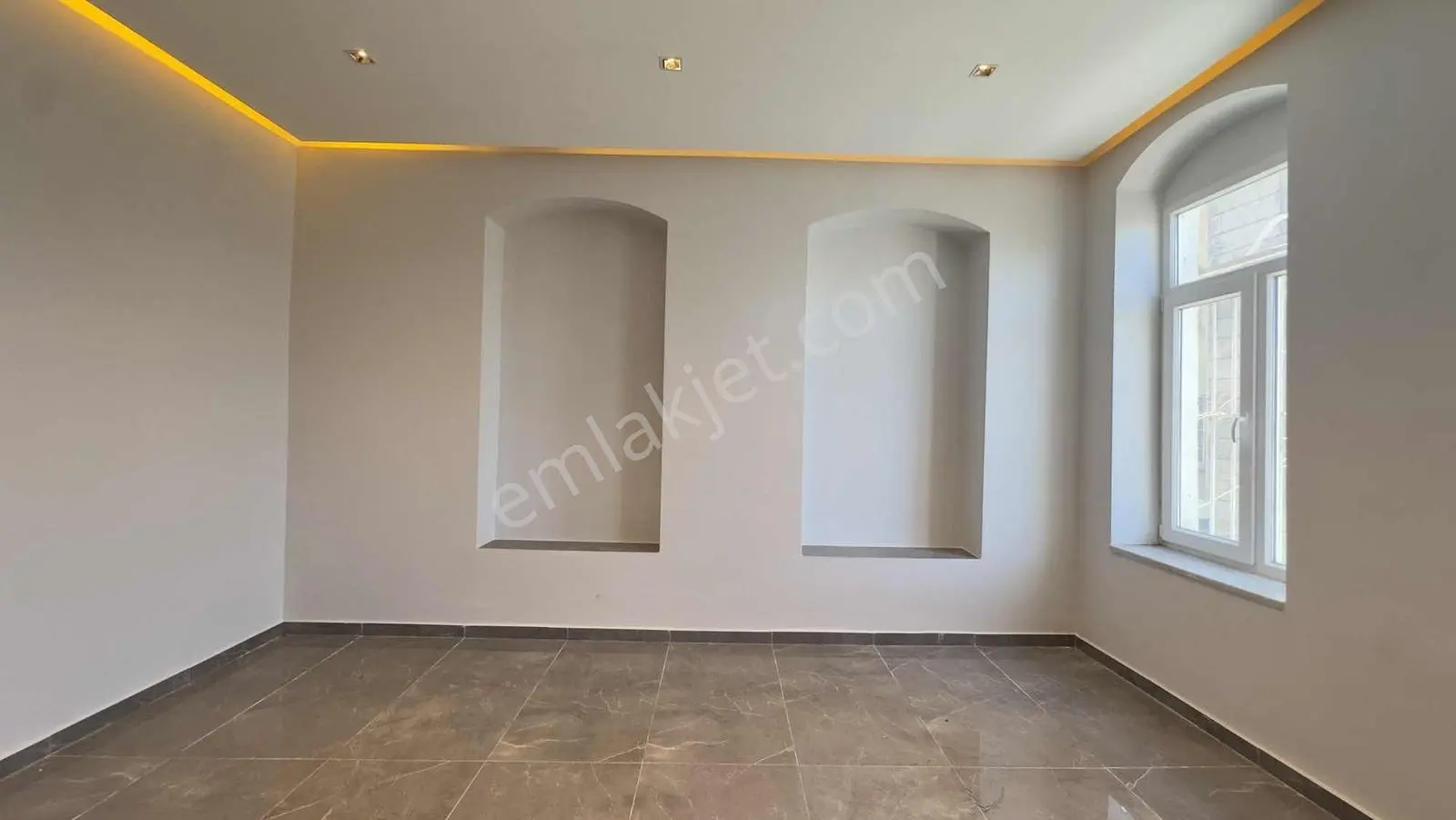 Başokur'dan Kapalı Çarşı Yanı Full Yapılı Kiralık 1+0 Ofis Katı - Görsel 2