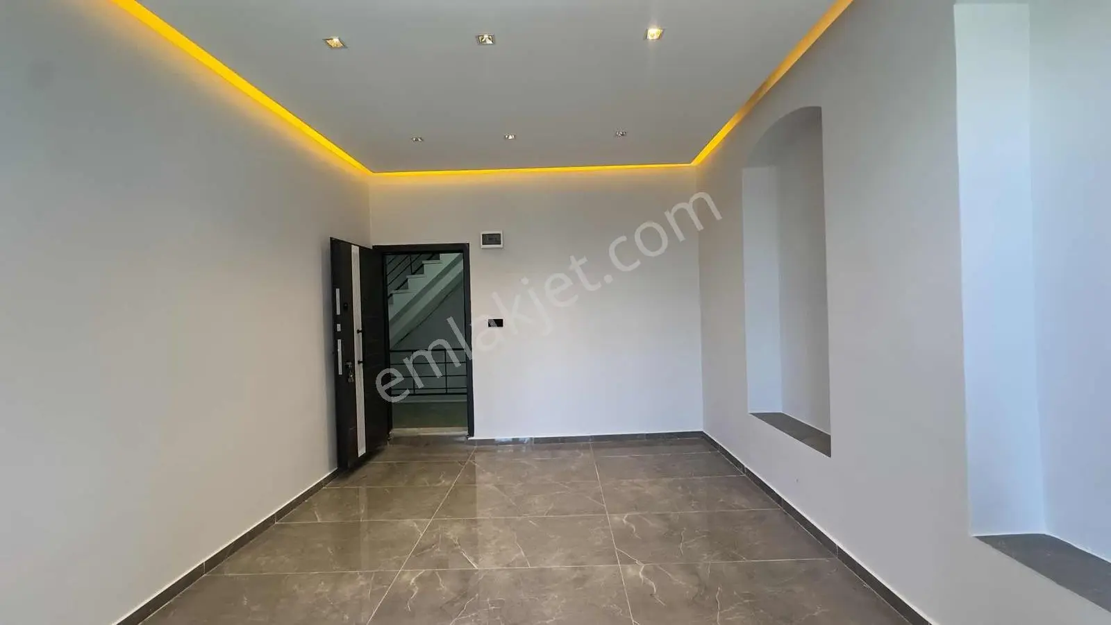 Başokur'dan Kapalı Çarşı Yanı Full Yapılı Kiralık 1+0 Ofis Katı - Görsel 3