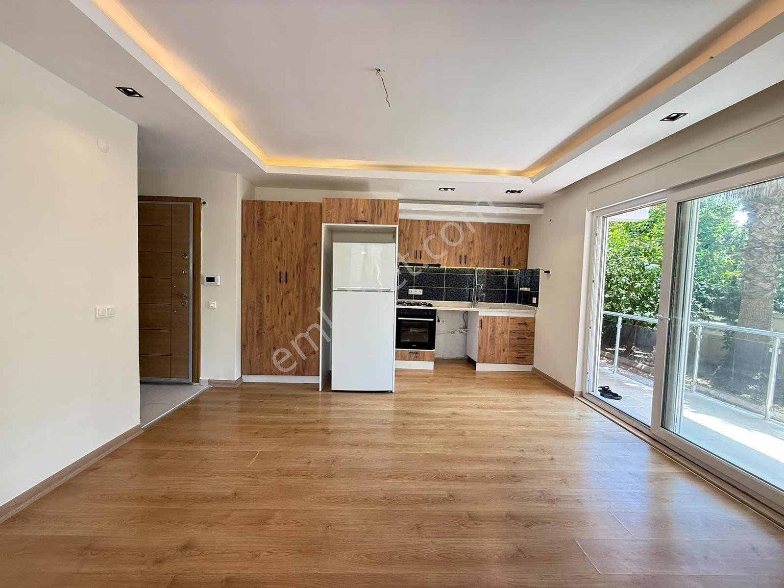Havuzlu Site İçinde ,otoparklı,içi Yapılı 1+1 Daire - Görsel 7