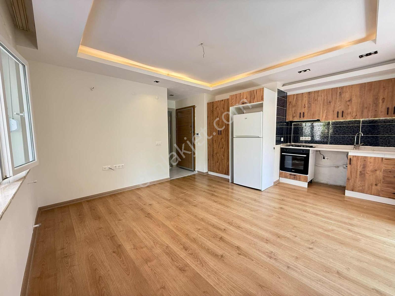 Havuzlu Site İçinde ,otoparklı,içi Yapılı 1+1 Daire - Görsel 11
