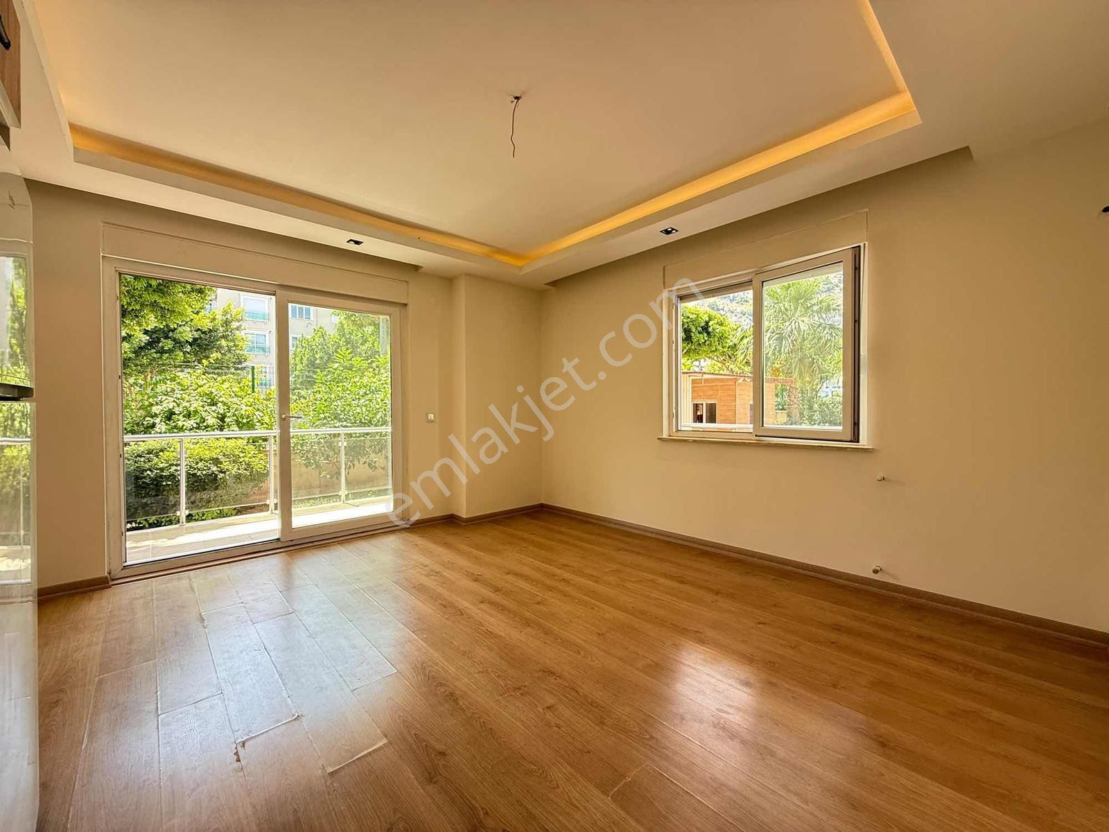 Havuzlu Site İçinde ,otoparklı,içi Yapılı 1+1 Daire - Görsel 16