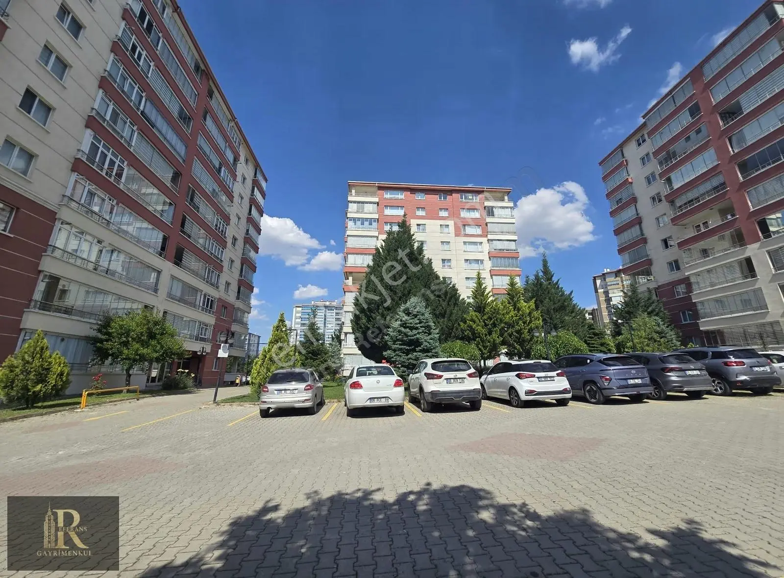 Ahimesut Bulvar Yakını Sitede Ful Yapılı Satılık Geniş 3+1 Daire