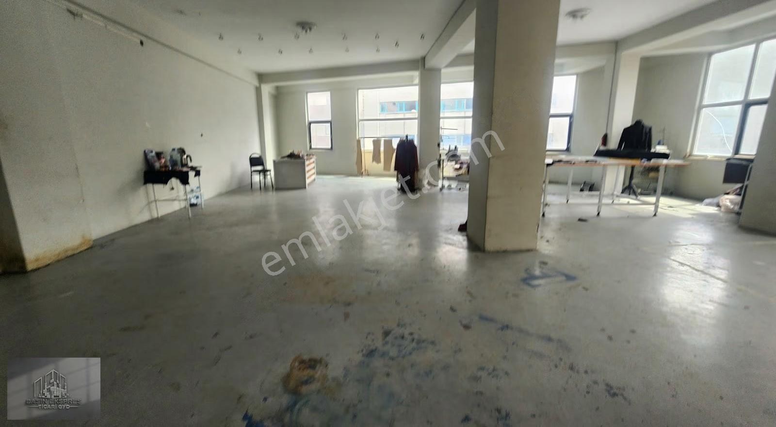 Enes Yeterden Cadde Üzerinde Depolu Dükkan - Görsel 6