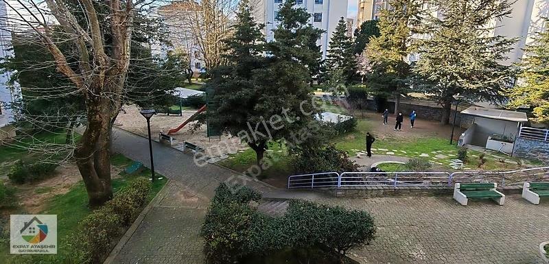 Ataşehir Akasya Kısa Katlılarda Geniş Ferah Boş Daire3,5+1 179m2